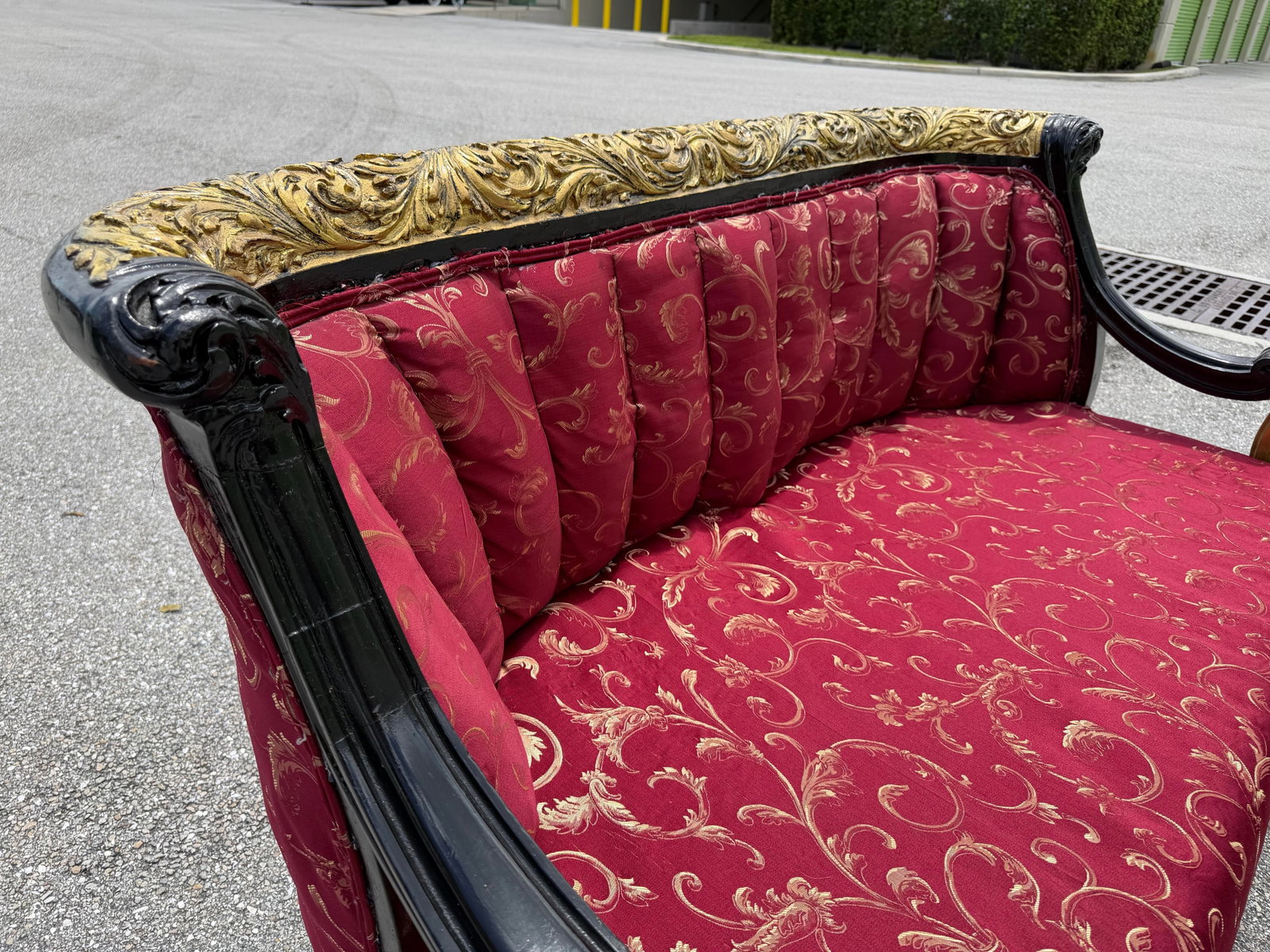1930s Lovely Louis XVI Gold & Red Satin Walnut Victorian Sofa Settee - 9