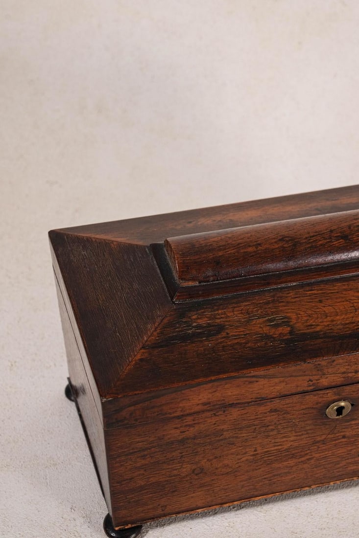 William IV Rosewood Tea Caddy With Original Fittings on Bun Feet (C. 1835) - 3