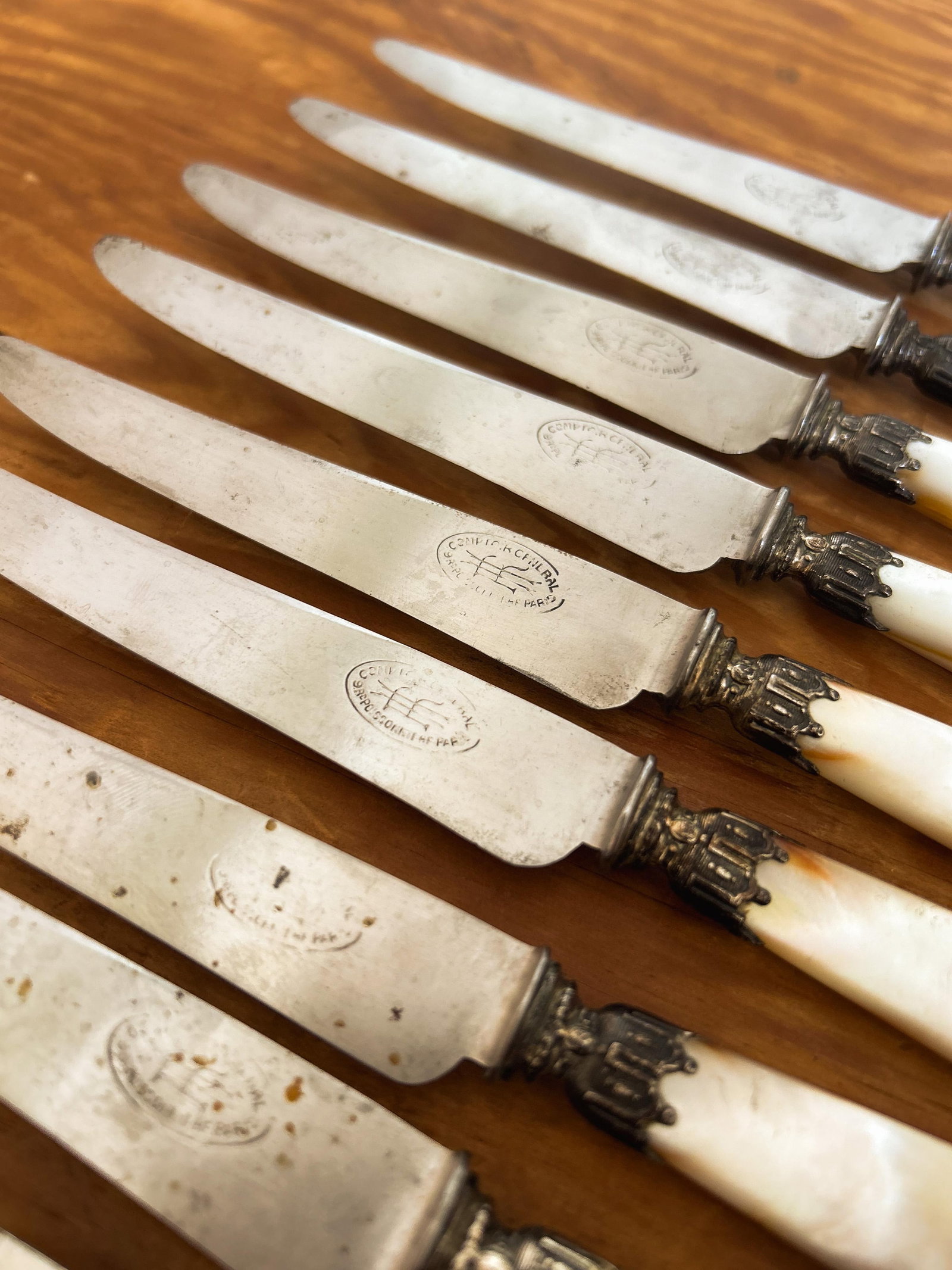 Early 20th Century French Mother of Pearl Knives - Set of 9 - 4