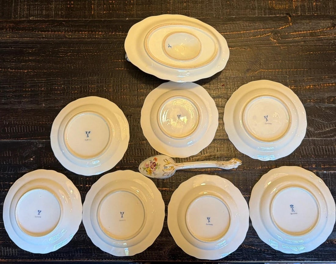Late 19th Century Meissen MS220 7inch Plates (7) Plus Matching Gravy Boat - 11