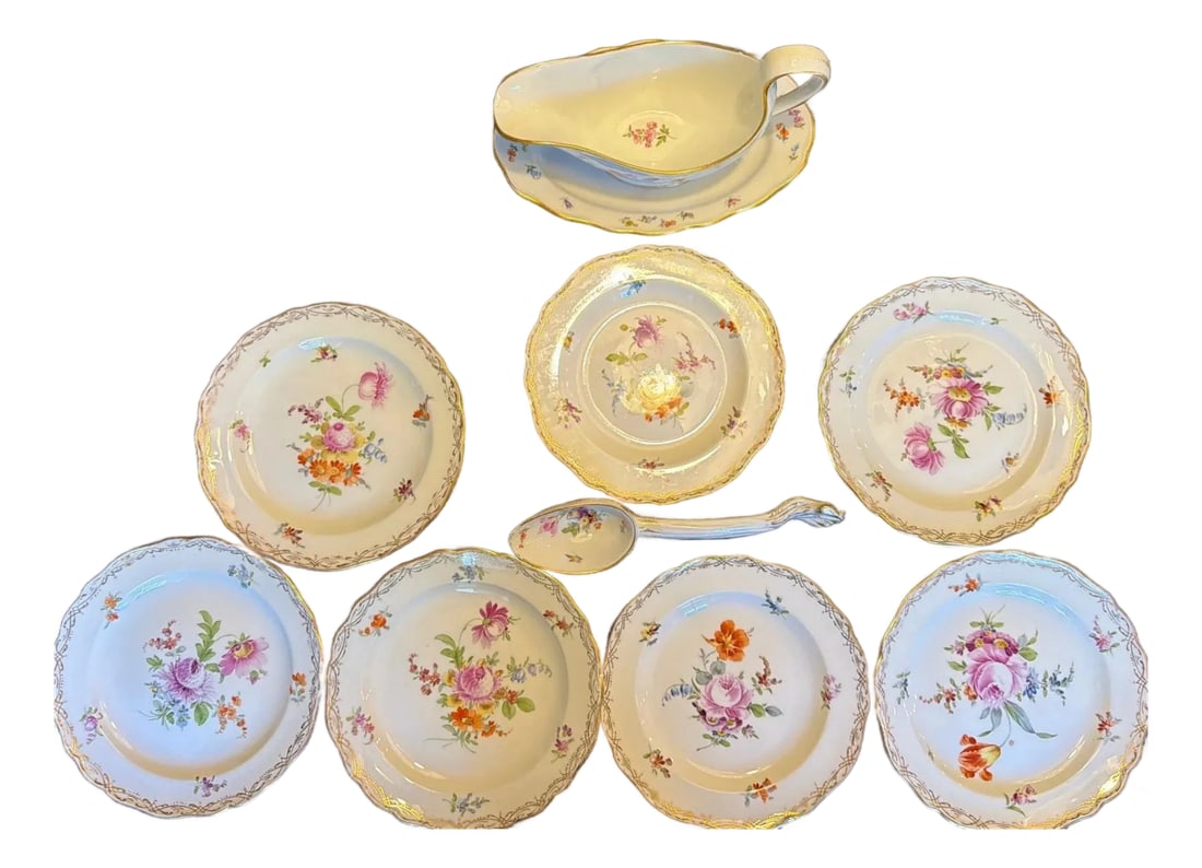 Late 19th Century Meissen MS220 7inch Plates (7) Plus Matching Gravy Boat: The Meissen MS220 7-inch Plates (7 total) Plus Matching Gravy Boat set is a luxurious addition to any dining table. Made by the renowned brand Meissen, this set is designed with both style and