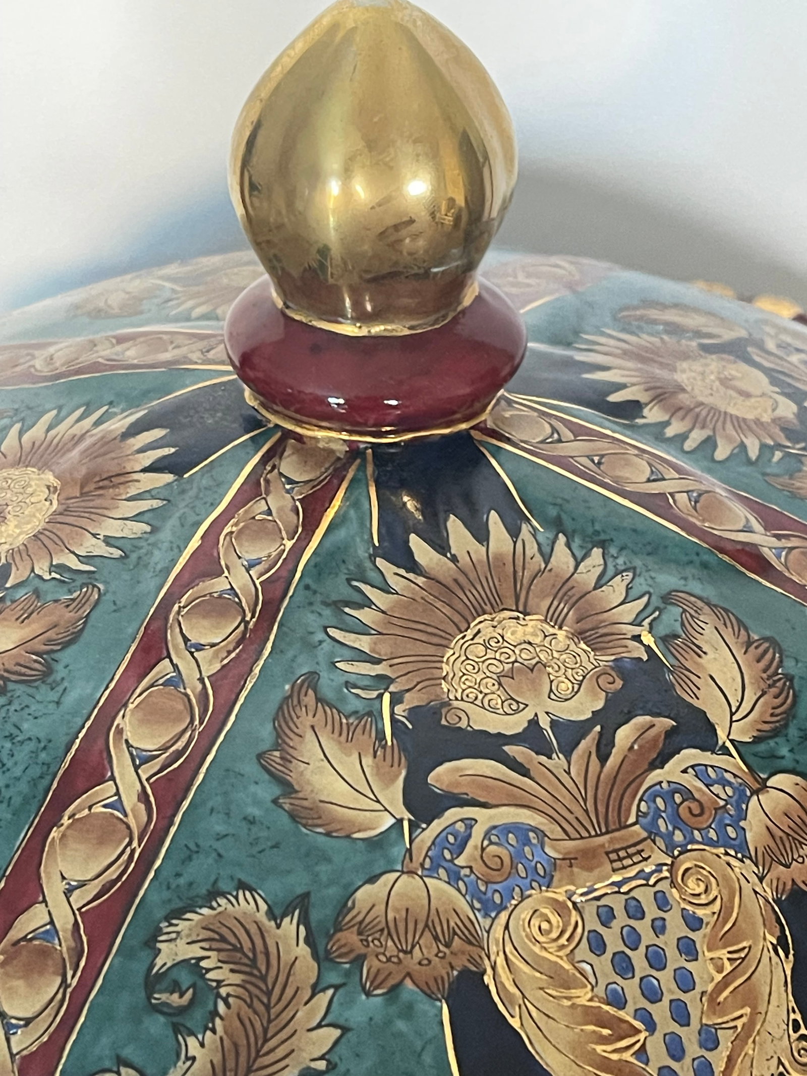 Mid 20th Century Chinese Export Tureen Handpainted With Lion Handles and Cover - 10