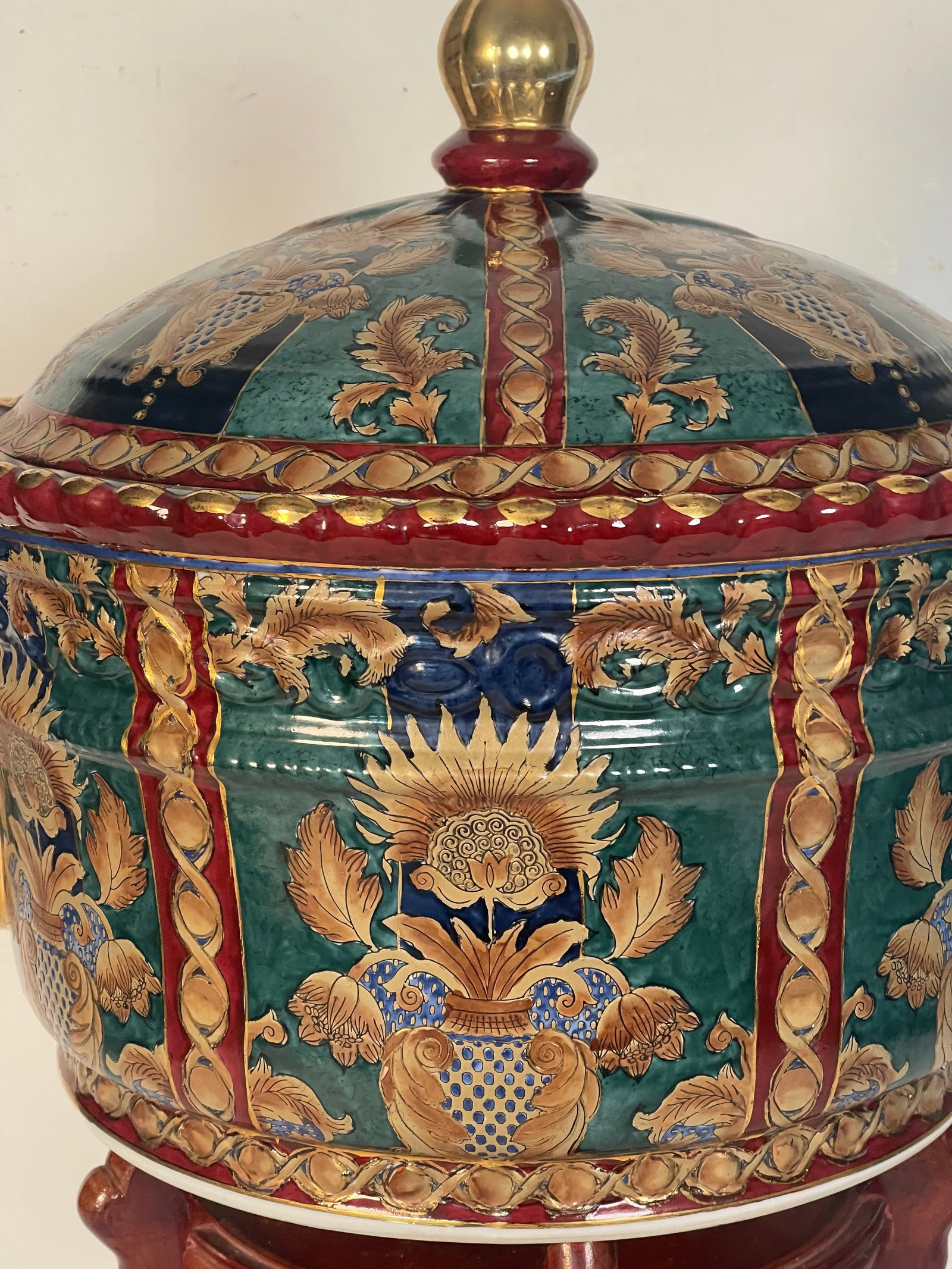 Mid 20th Century Chinese Export Tureen Handpainted With Lion Handles and Cover - 4