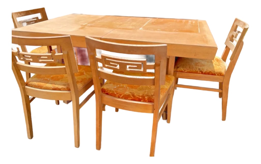 VTG Solid Wood Asian Motif Table and 6 Chairs With Orig Upholstery: Add a touch of timeless elegance to your dining space with this beautiful vintage solid wood table set. Featuring striking Asian-motif detailing on the table legs, this set includes six chairs