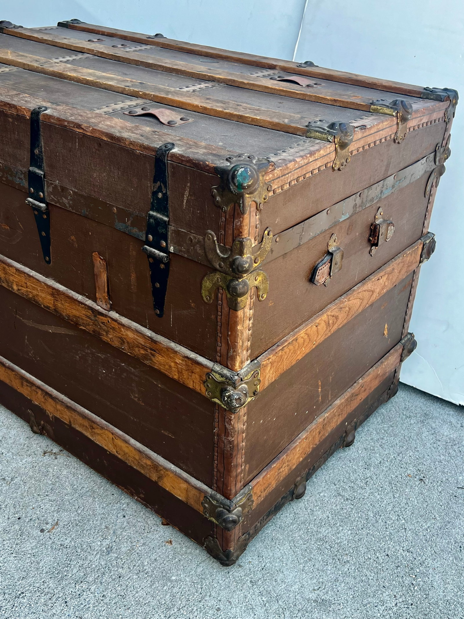 Antique C. W. Weeks Steamer Trunk With Original Key, Circa 1910 - 4
