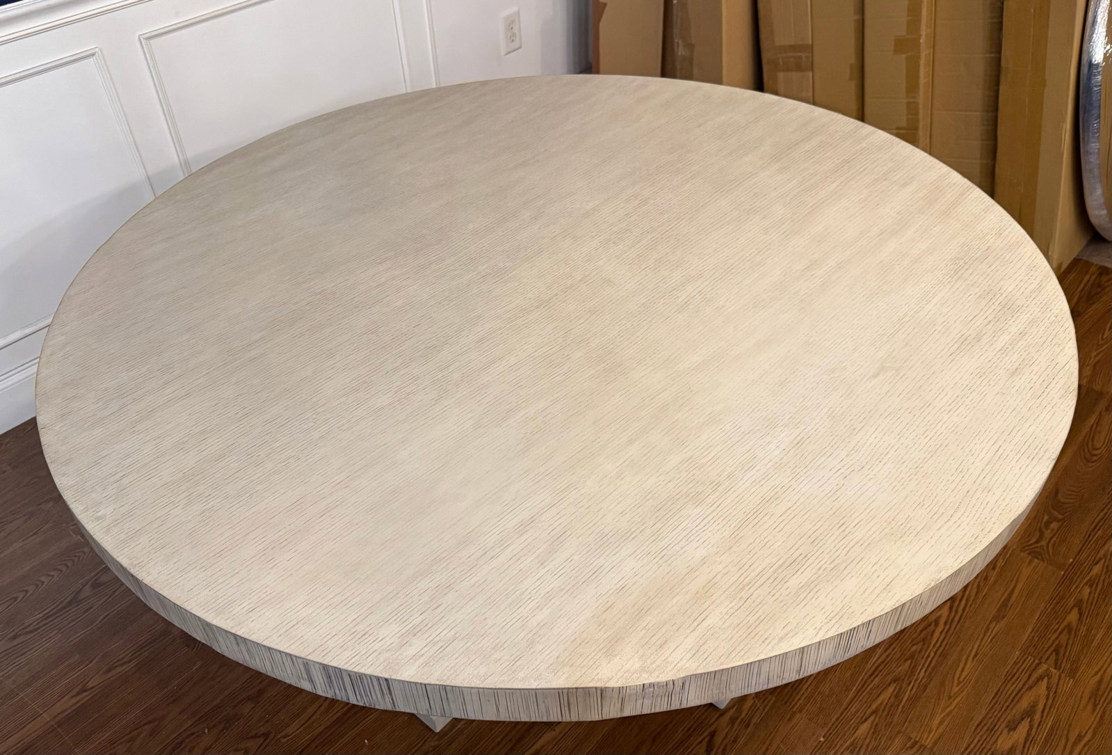 Century Casual Round Dining/Breakfast Table - 6