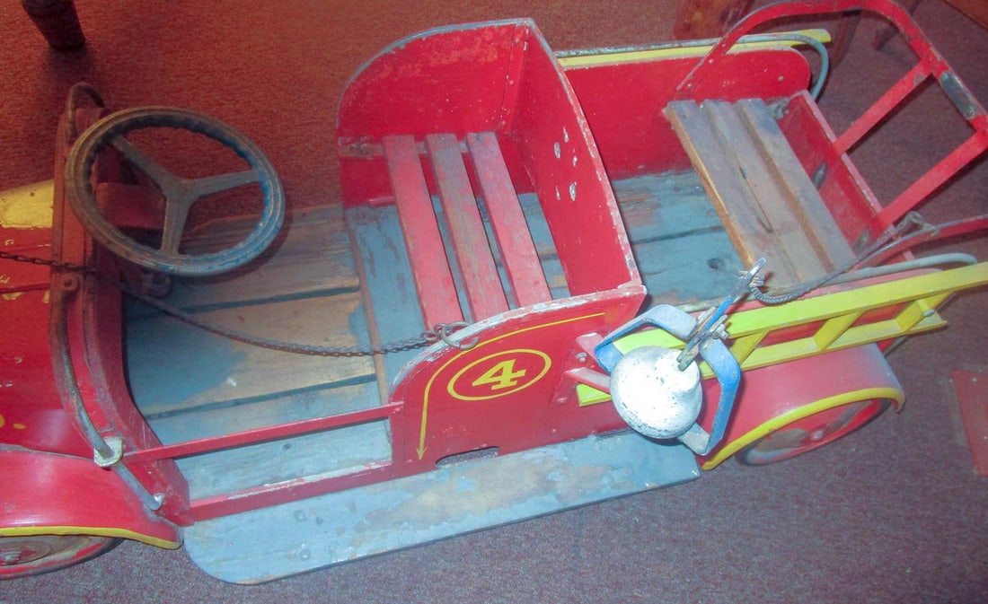 1940s Coney Island Amusement Park Kiddie Car Fire Engine in Original Condition - 2
