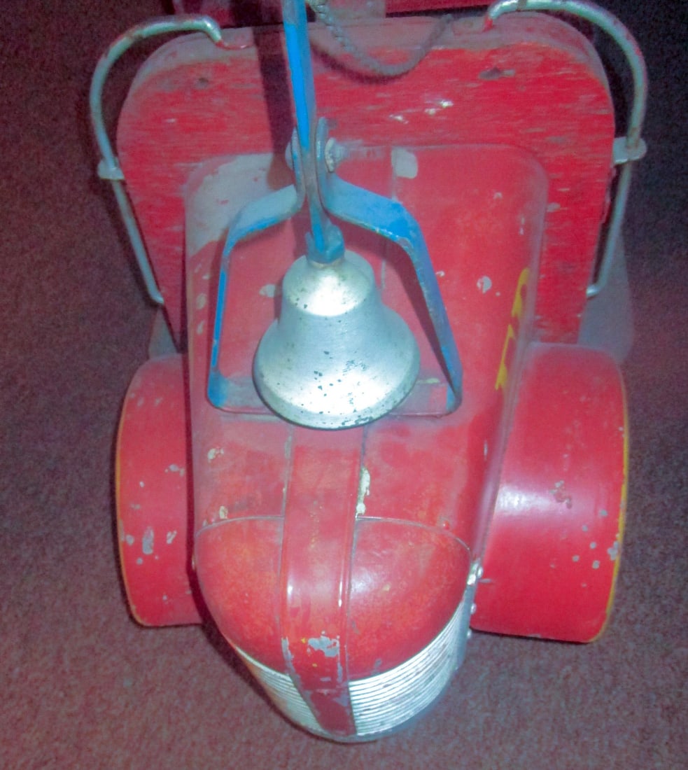 1940s Coney Island Amusement Park Kiddie Car Fire Engine in Original Condition - 3