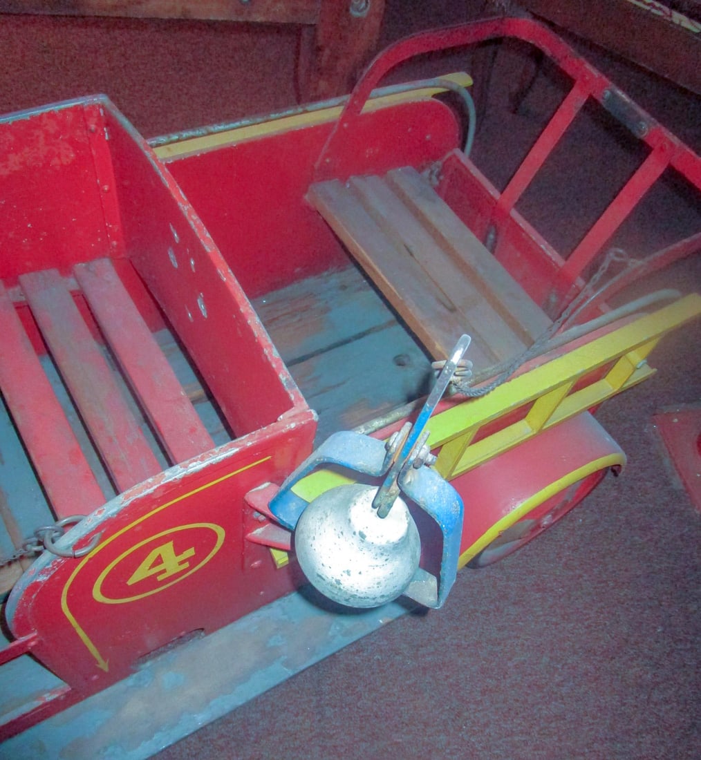 1940s Coney Island Amusement Park Kiddie Car Fire Engine in Original Condition - 7