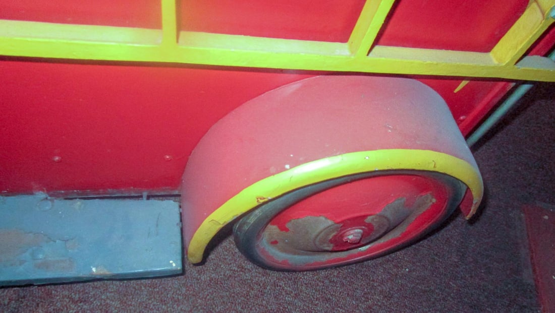 1940s Coney Island Amusement Park Kiddie Car Fire Engine in Original Condition - 9