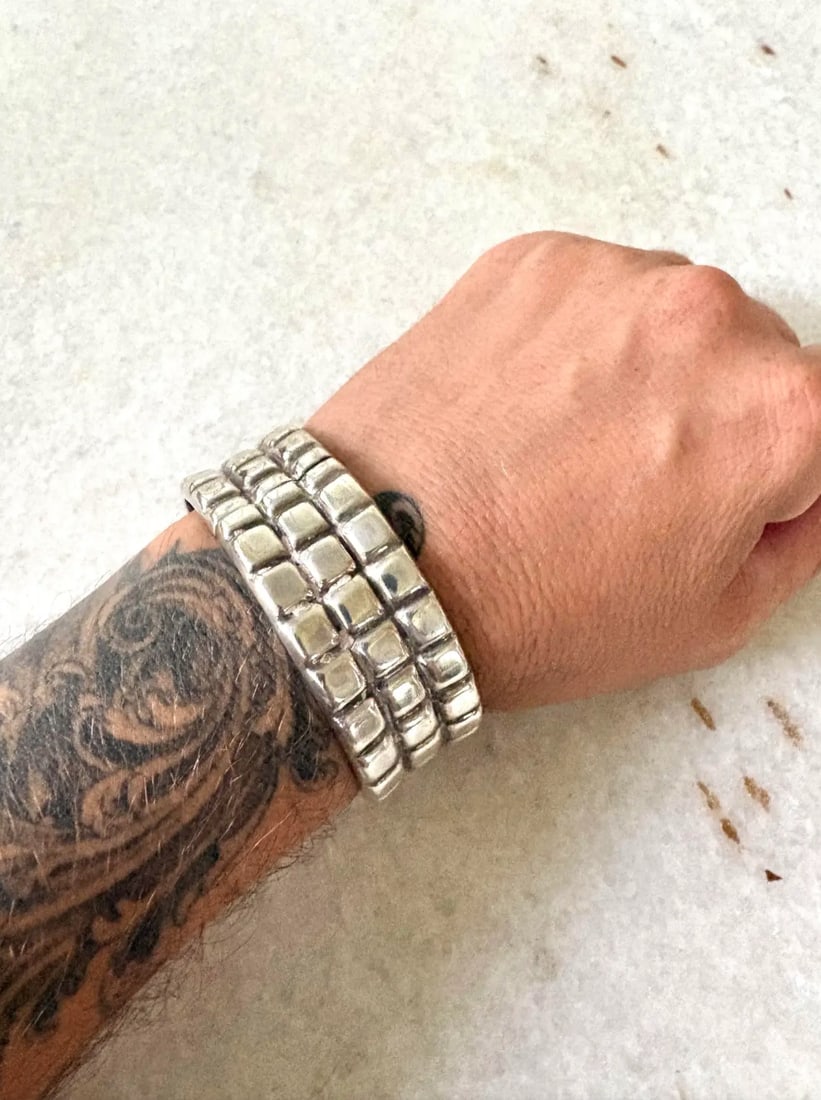 1980s Sterling Silver, Large Solid Mexican Taxco Hinged Cuff Bracelet - 2