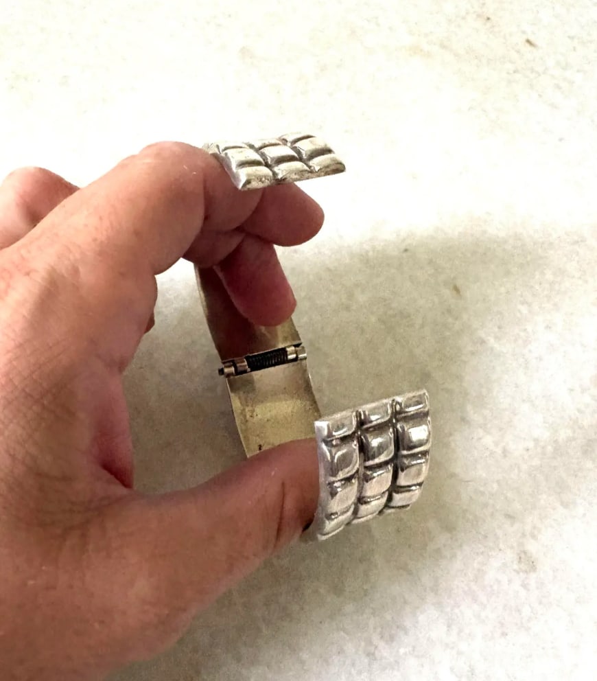 1980s Sterling Silver, Large Solid Mexican Taxco Hinged Cuff Bracelet - 4