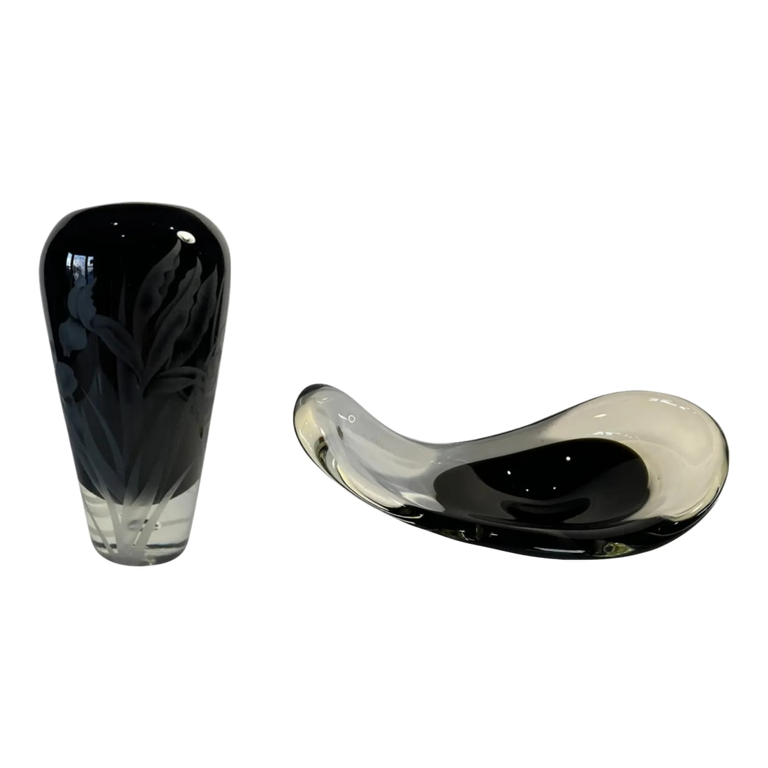 Carl Erickson Biomorphic Art Glass Bowl and Floral Black Sommerso Art Glass Vase Set of 2: This two-piece art glass set features a signed mid-century biomorphic bowl by Carl Erickson (1899-1966) paired with a 2001 Jaguar Glass Co. black sommerso vase. The Erickson bowl measures