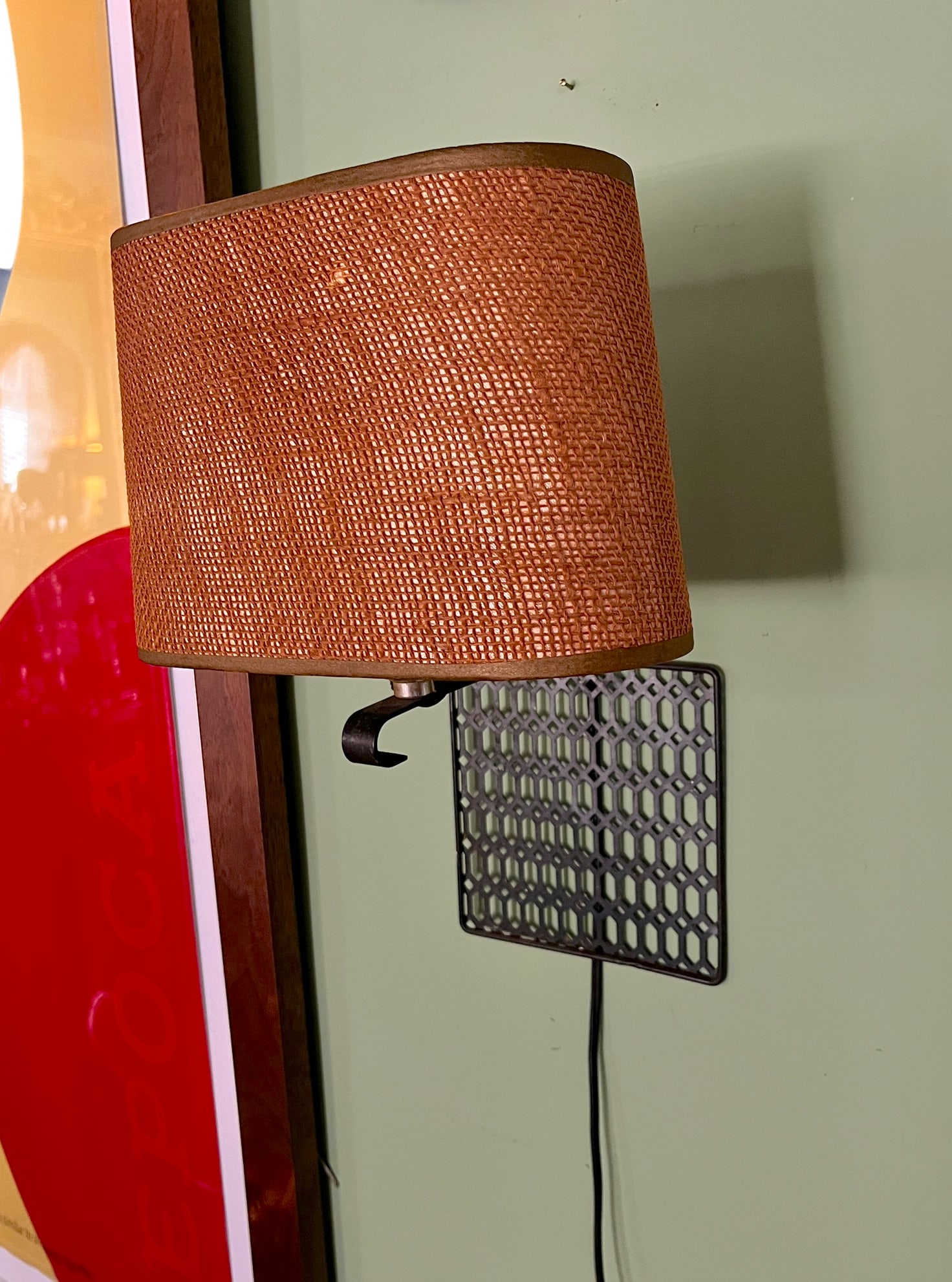 1970s Geometric Pierced Metal Wall Sconce With Original Woven Shade, Mid-Century Modern After Freder - 4