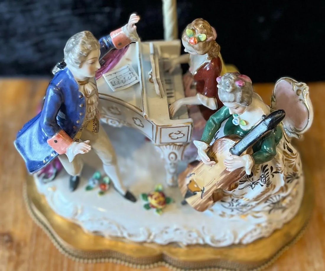 Vintage Porcelain Musician Trio Figural Table Lamp L. C. Co, Japan. - 2