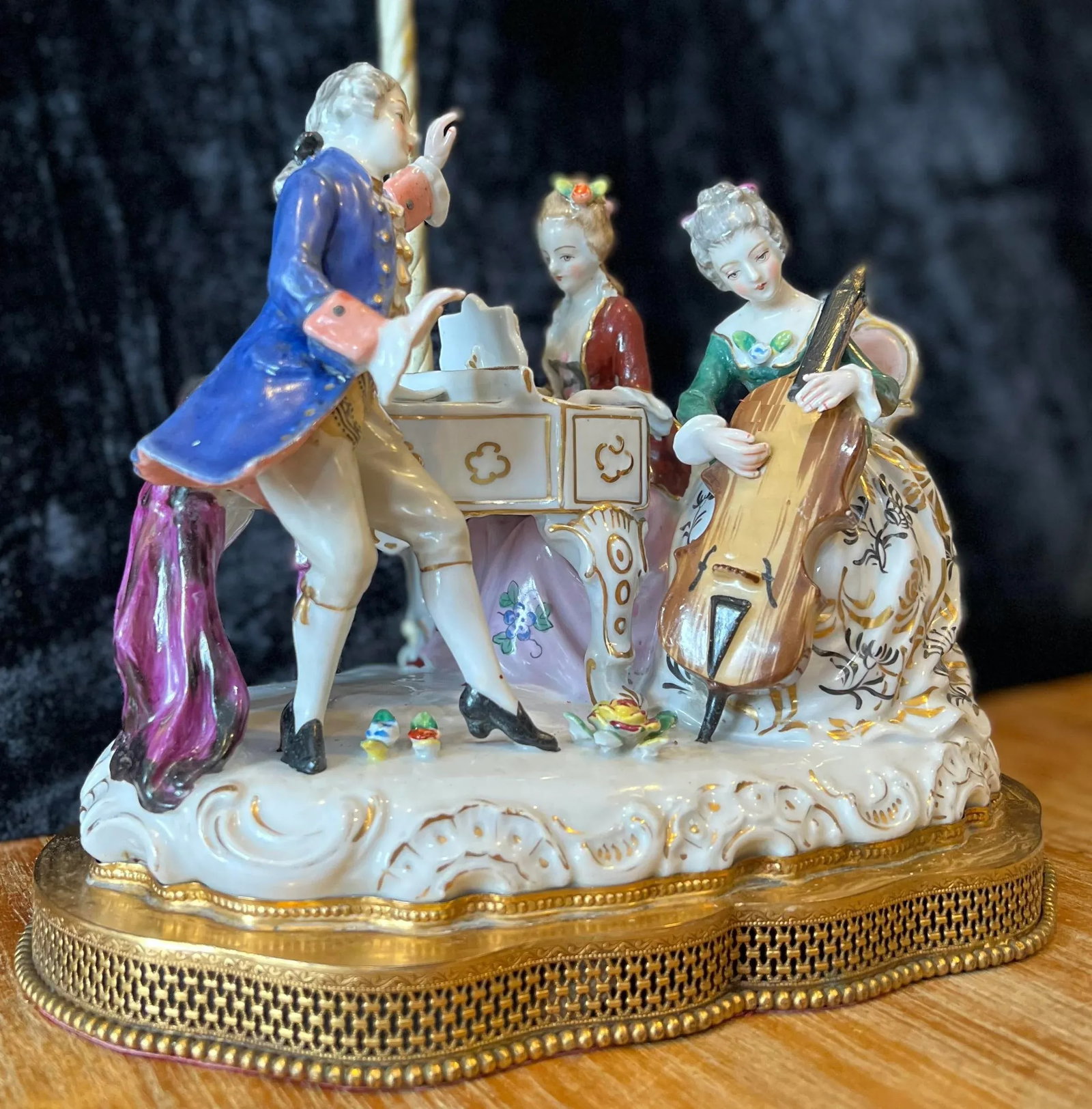 Vintage Porcelain Musician Trio Figural Table Lamp L. C. Co, Japan. - 3