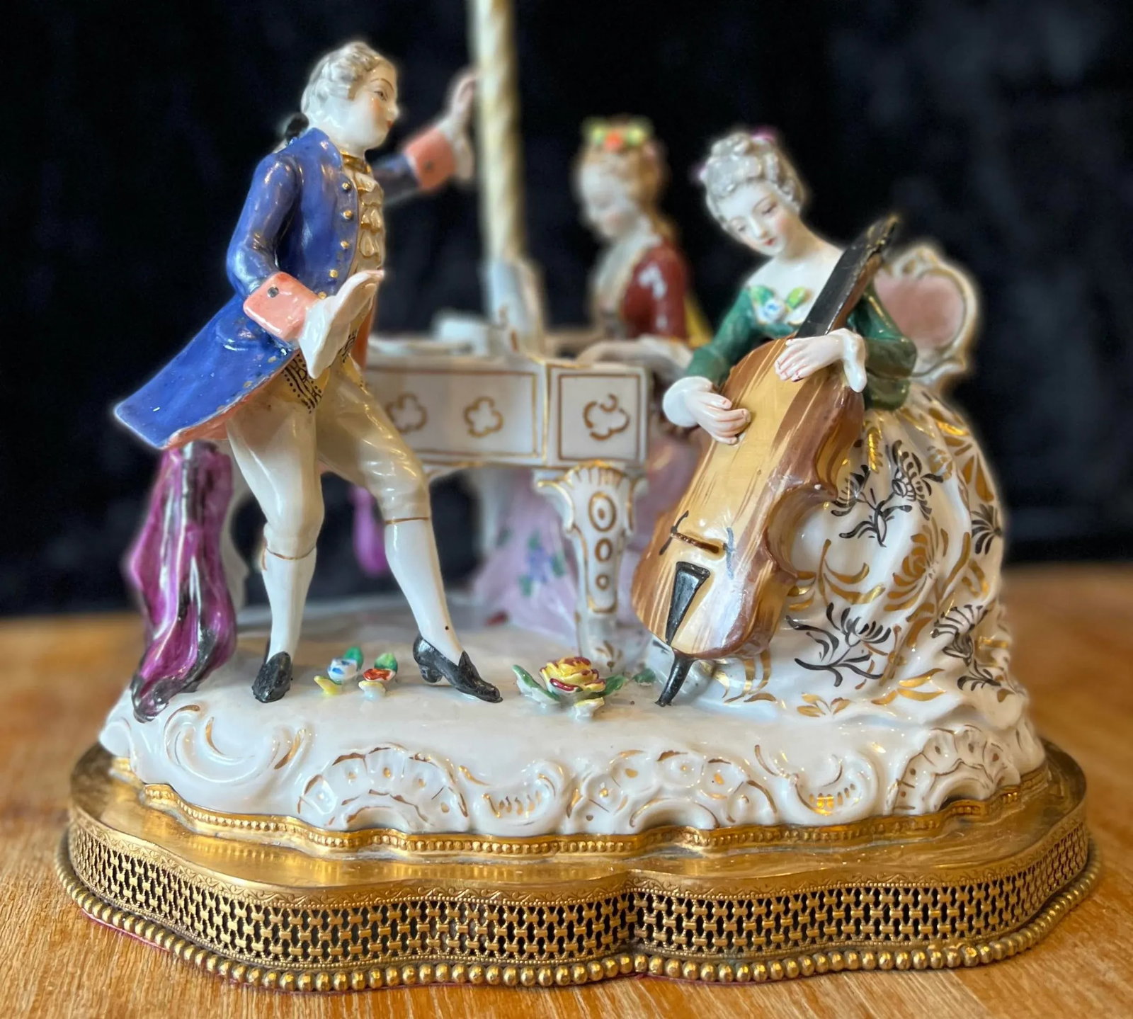 Vintage Porcelain Musician Trio Figural Table Lamp L. C. Co, Japan. - 8
