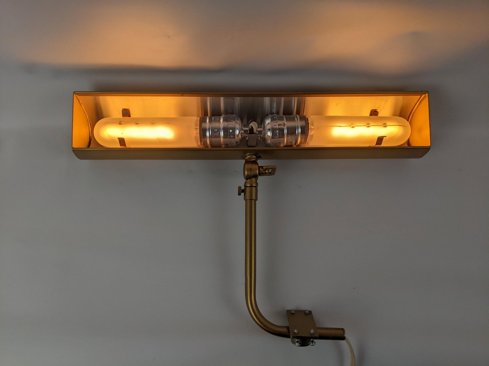 Vintage 14" Adjustable Brass Gallery Picture Light - Articulated Single Arm & Built-in Switch - 2