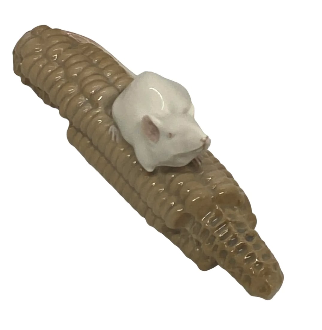 Mid 20th Century Royal Copenhagen Mouse on Corn Cob Porcelain Hand-Painted Figurine #512 - 4