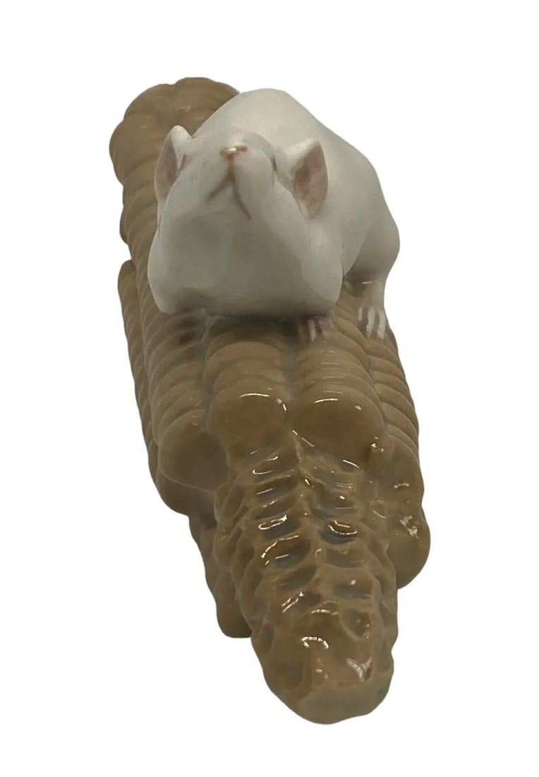 Mid 20th Century Royal Copenhagen Mouse on Corn Cob Porcelain Hand-Painted Figurine #512 - 6