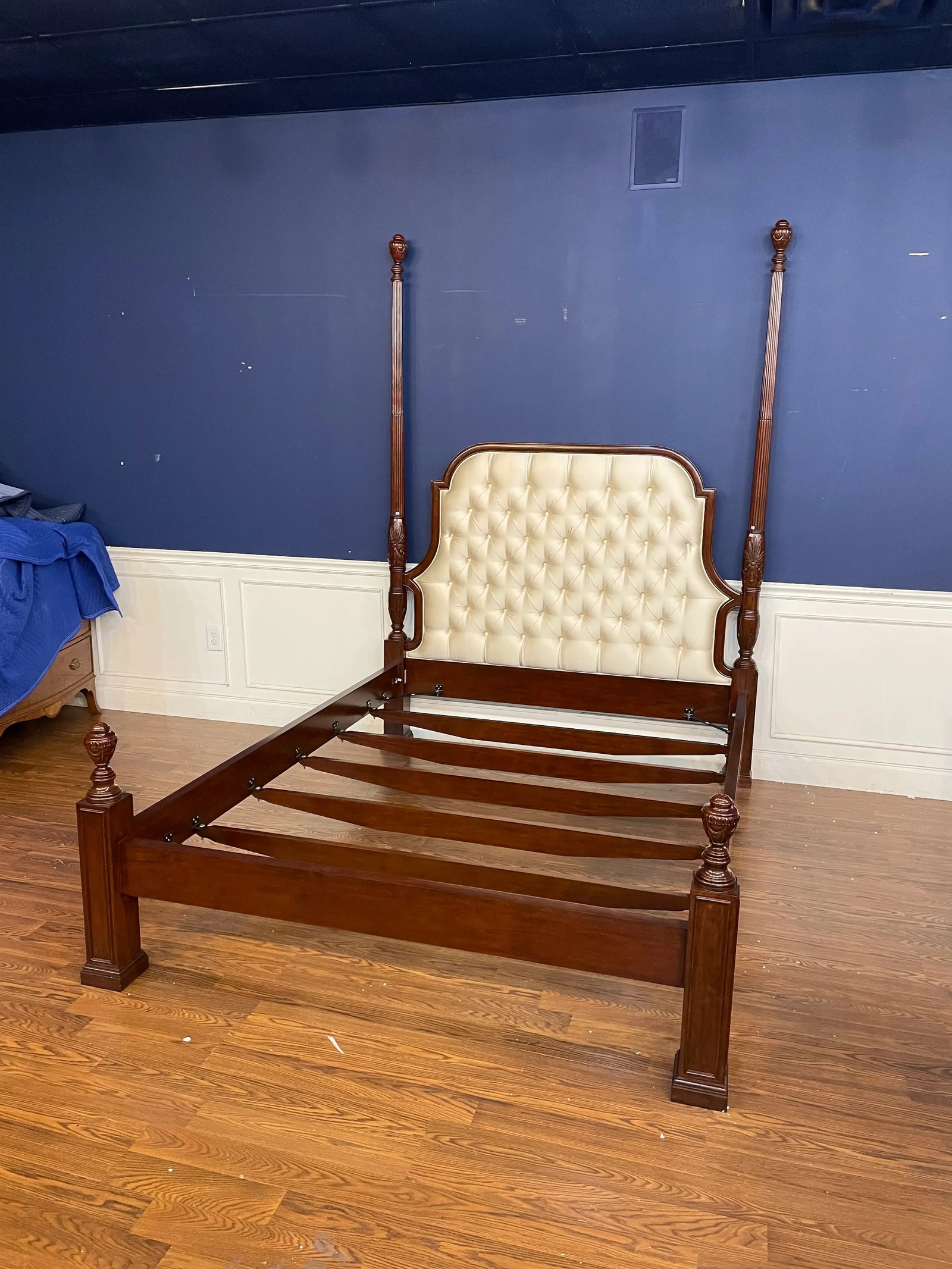 Scarborough House Queen Size Upholstered Mahogany Two Post Bed - Floor Sample - 10