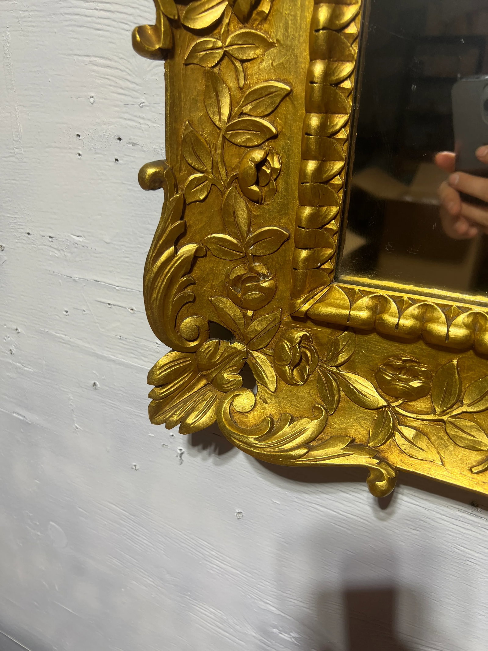Vintage Italian Carved Giltwood and Shell Decorated Wall Mirror - 8