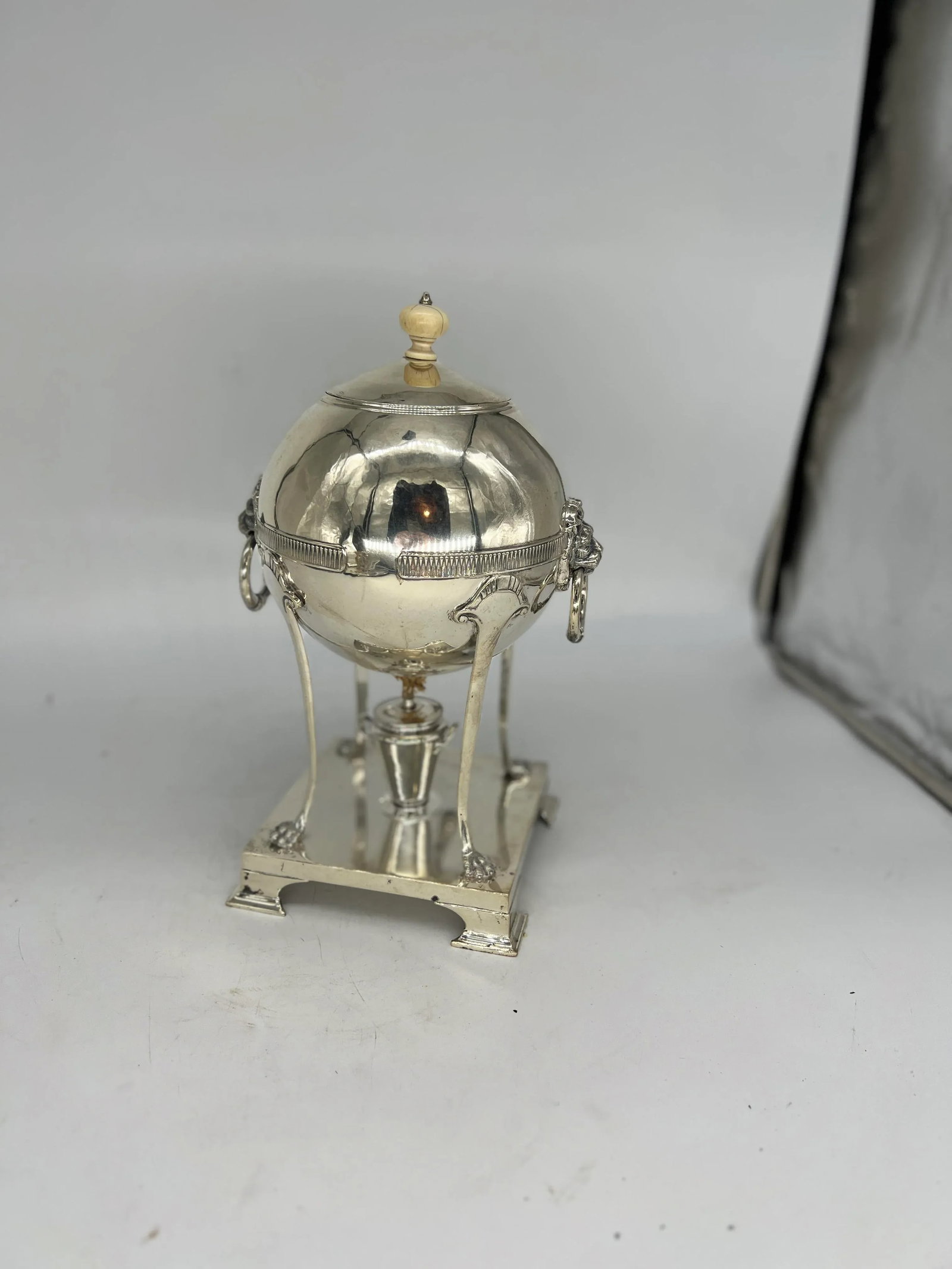 Neoclassical Style Silver Plated Hot Water Urn, Thomas Kirkpatrick New York - 5