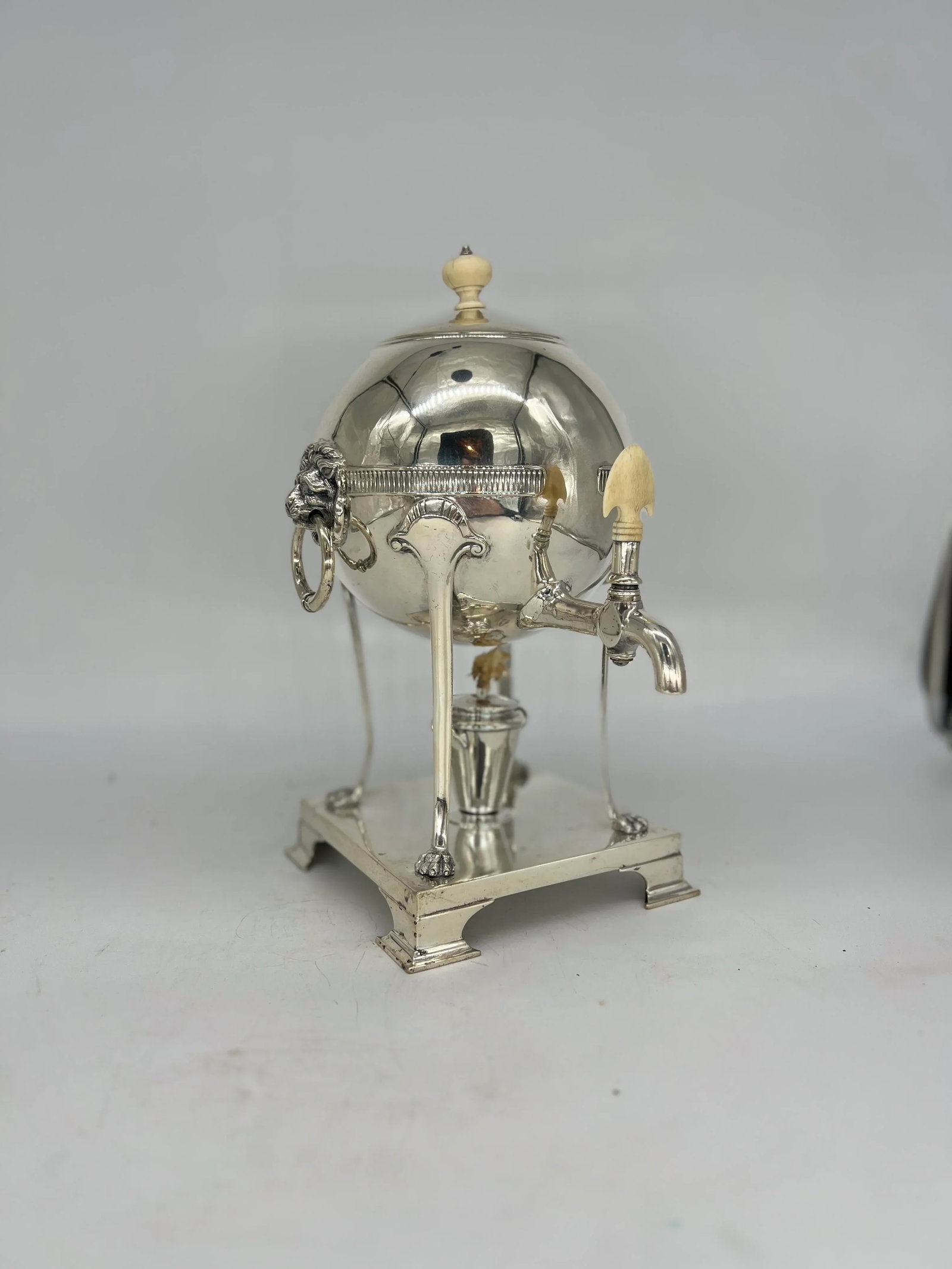 Neoclassical Style Silver Plated Hot Water Urn, Thomas Kirkpatrick New York - 9