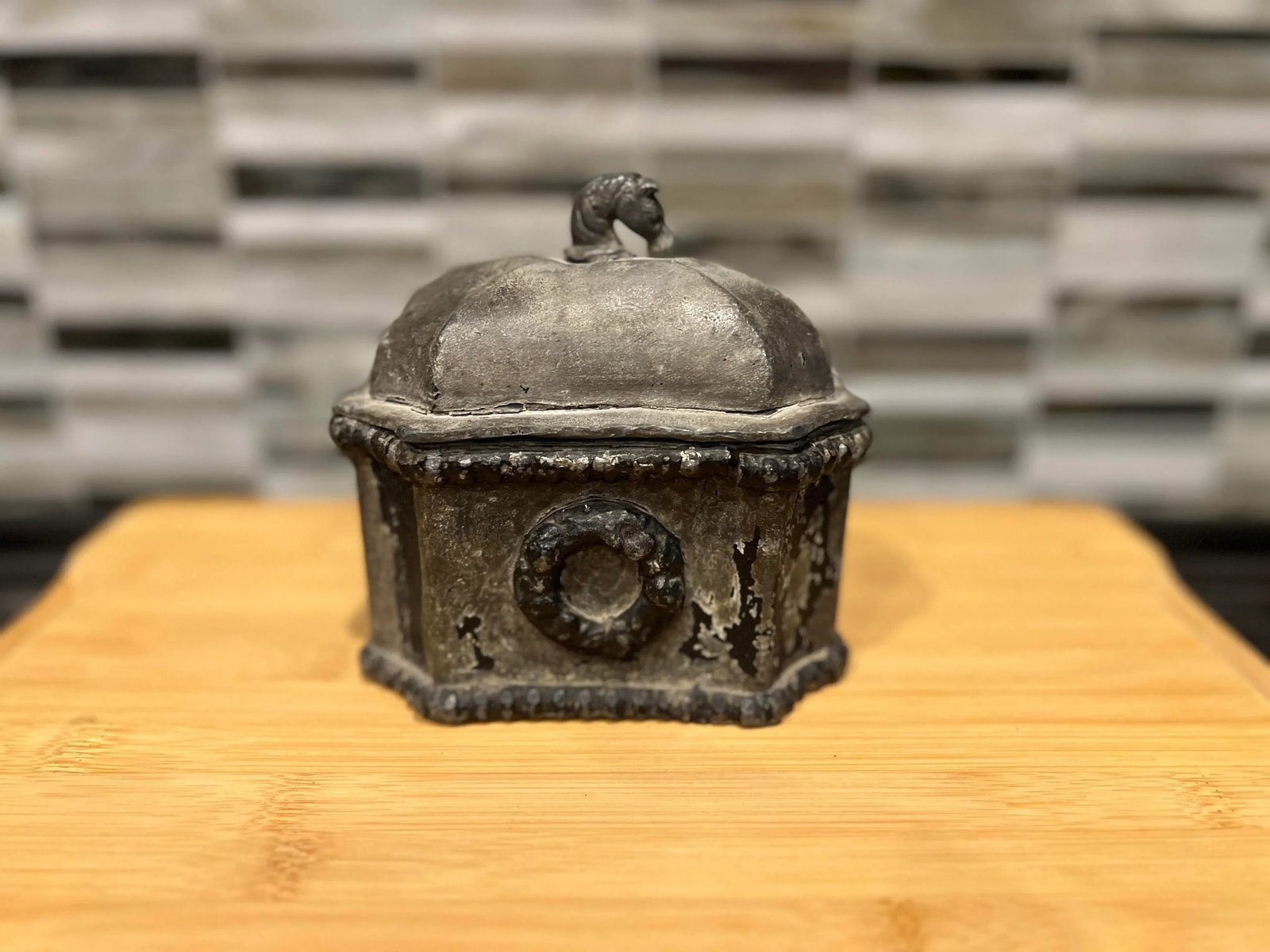 18th Century, English Georgian Lead Tobacco Keeper - Horse Finial - 2