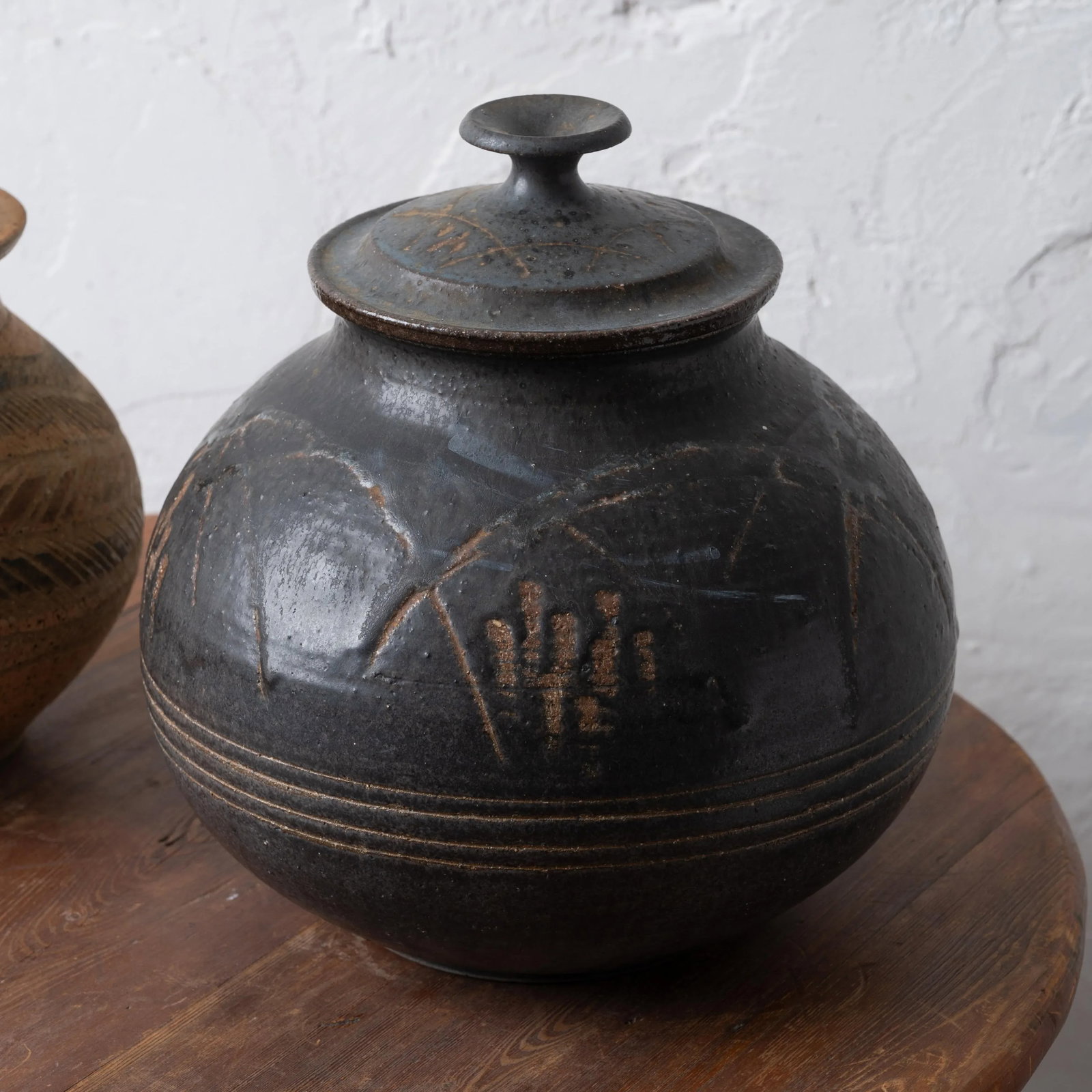 Charles Counts Pottery Lidded Jars - a Pair - 4