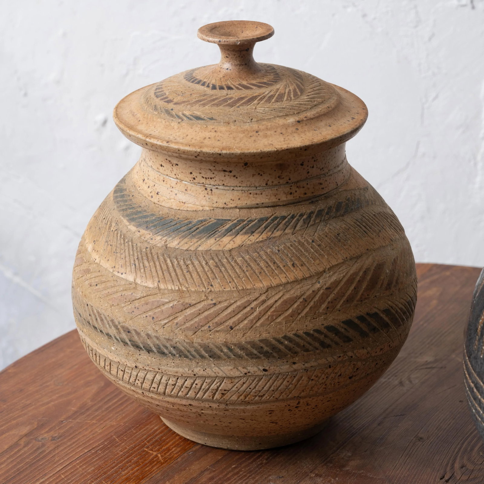 Charles Counts Pottery Lidded Jars - a Pair - 5