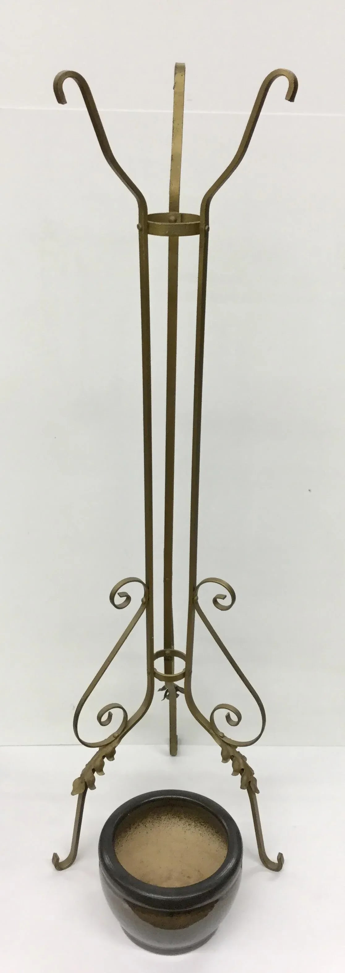 1930s Vintage Victorian Iron Planter - 12