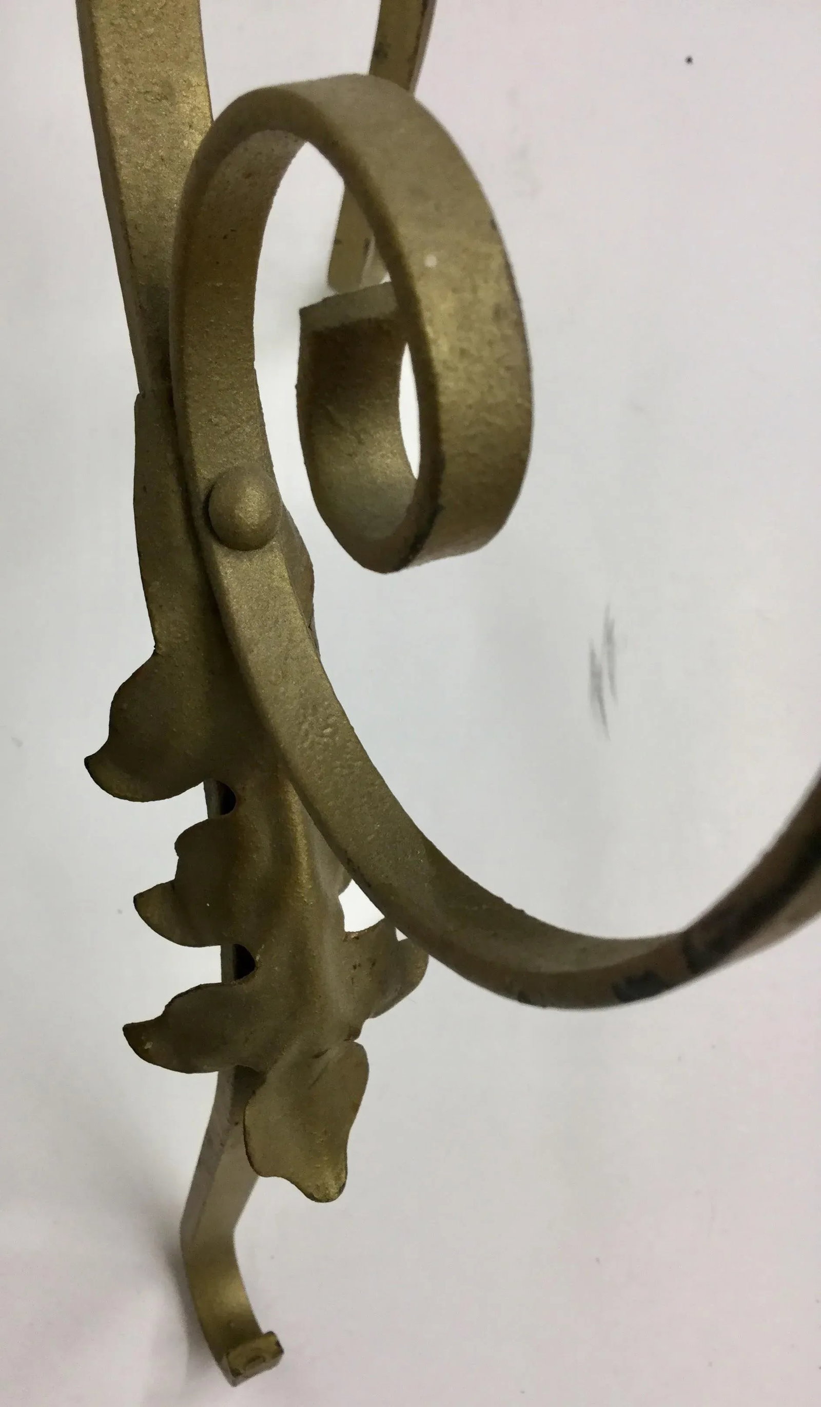 1930s Vintage Victorian Iron Planter - 7