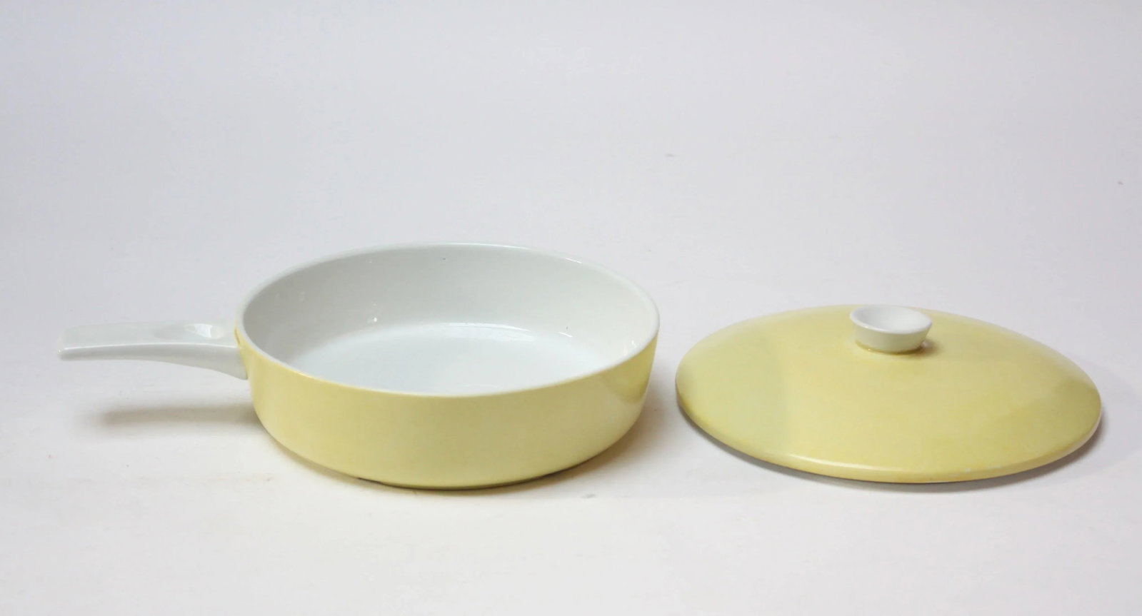 Mid Century Finnish Modern Lidded Casserole in Yellow by Arabia - 3