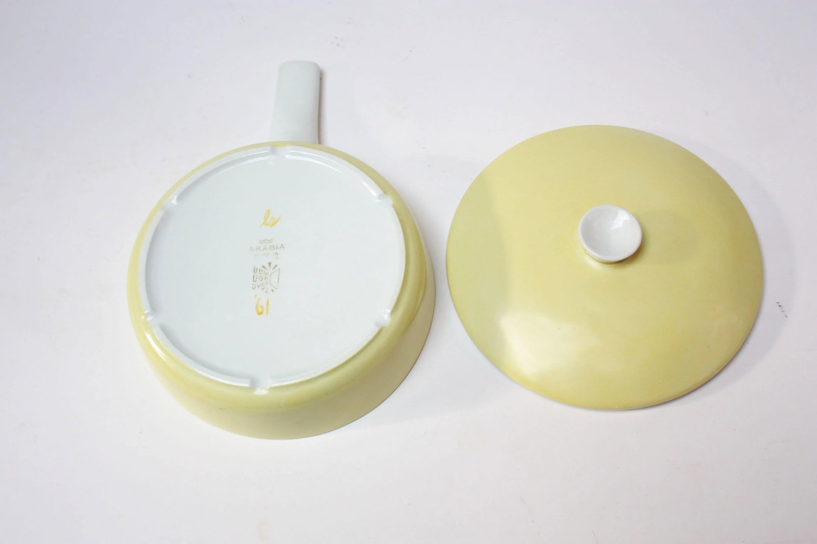 Mid Century Finnish Modern Lidded Casserole in Yellow by Arabia - 4