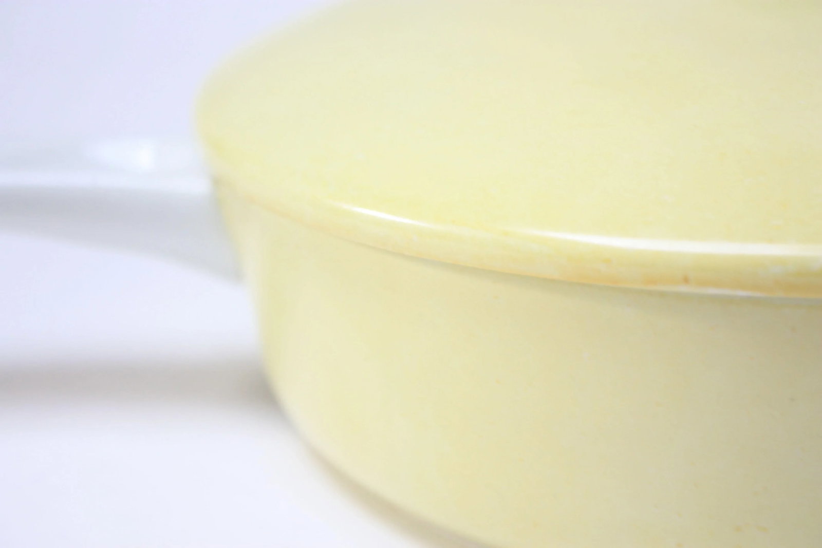 Mid Century Finnish Modern Lidded Casserole in Yellow by Arabia - 6