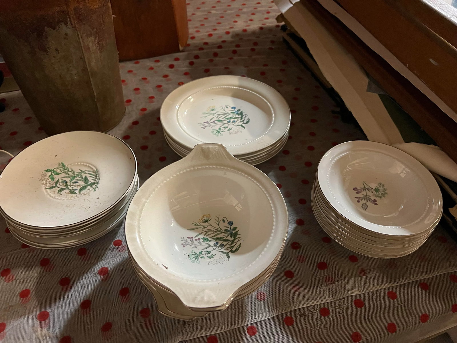 1970s Collection of Small Plates and Bowls With Different Flower Designs- 22 Pieces - 2