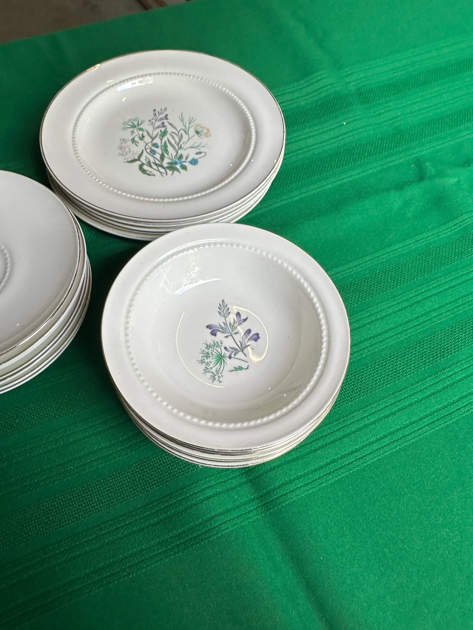 1970s Collection of Small Plates and Bowls With Different Flower Designs- 22 Pieces - 5