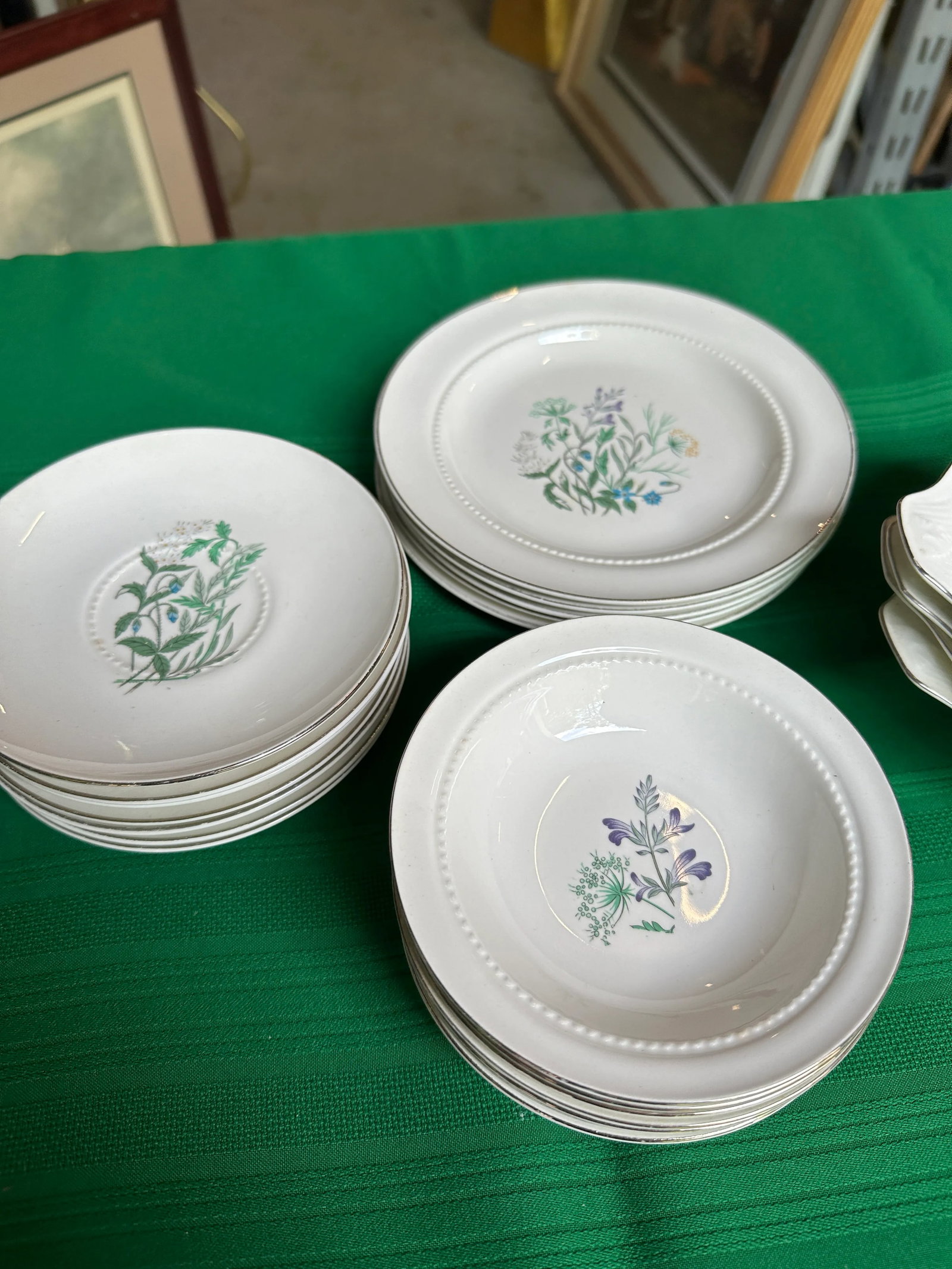 1970s Collection of Small Plates and Bowls With Different Flower Designs- 22 Pieces - 8