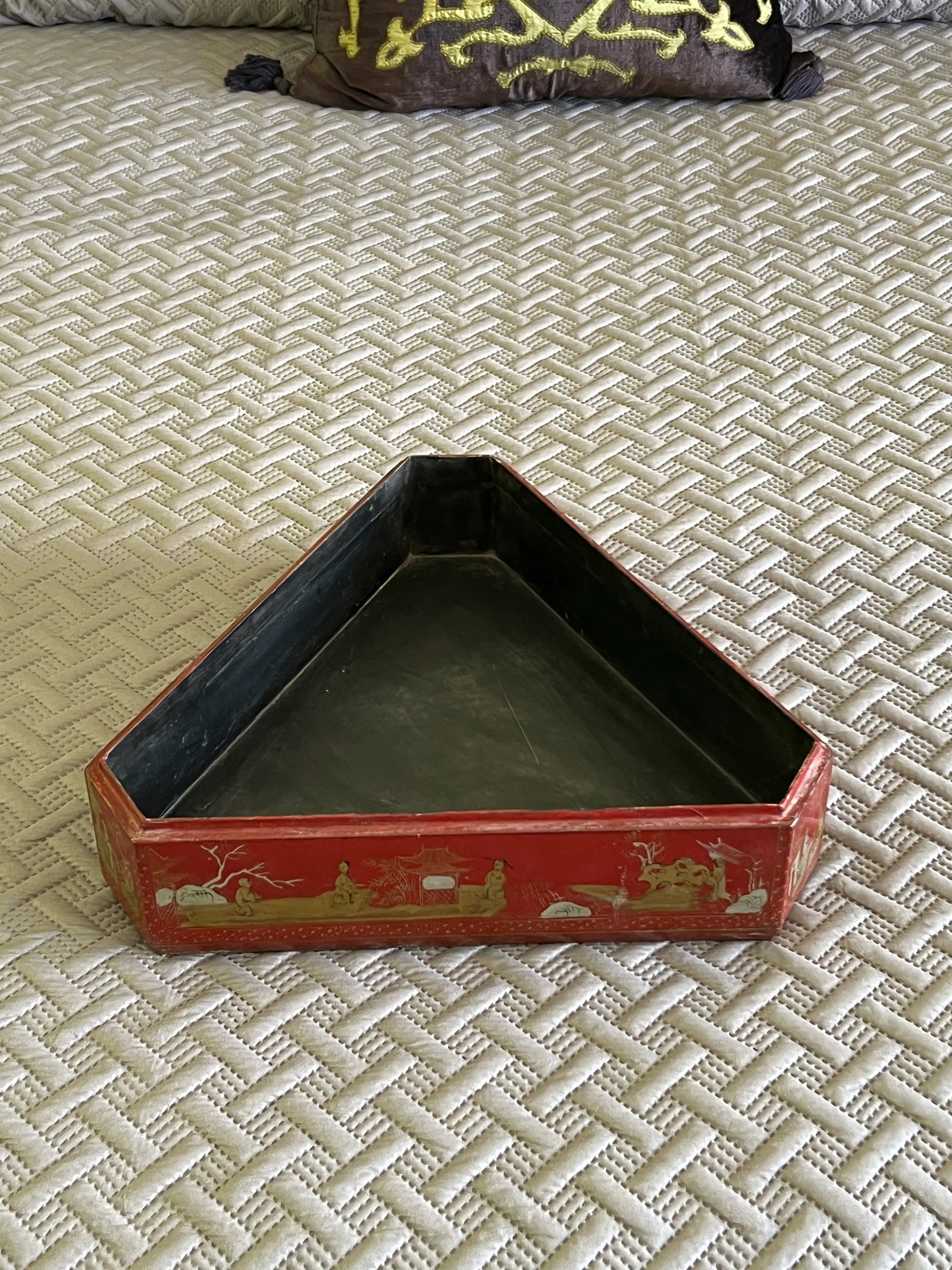 19th Century Vintage Triangular Chinoiserie Box - 2