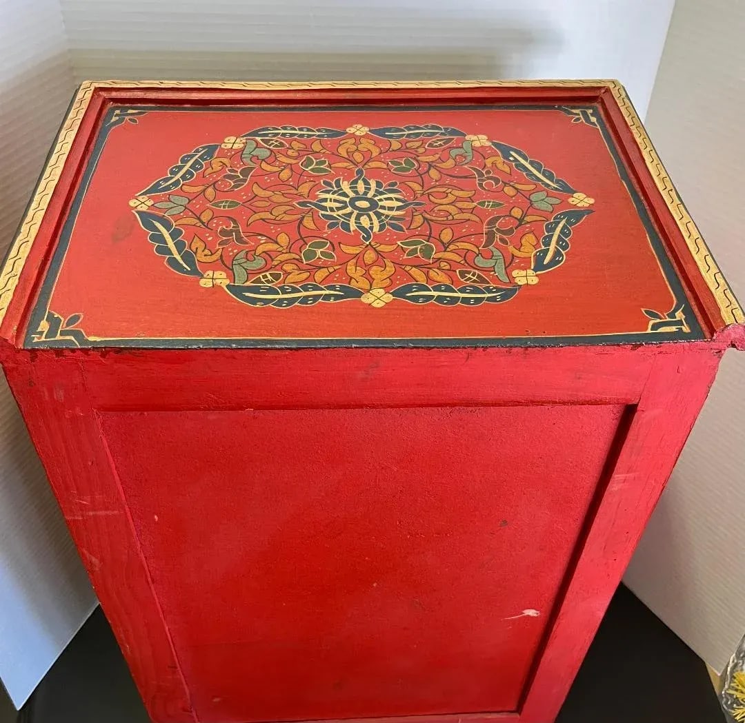 Small Painted Cabinet With Bright Colors - 10