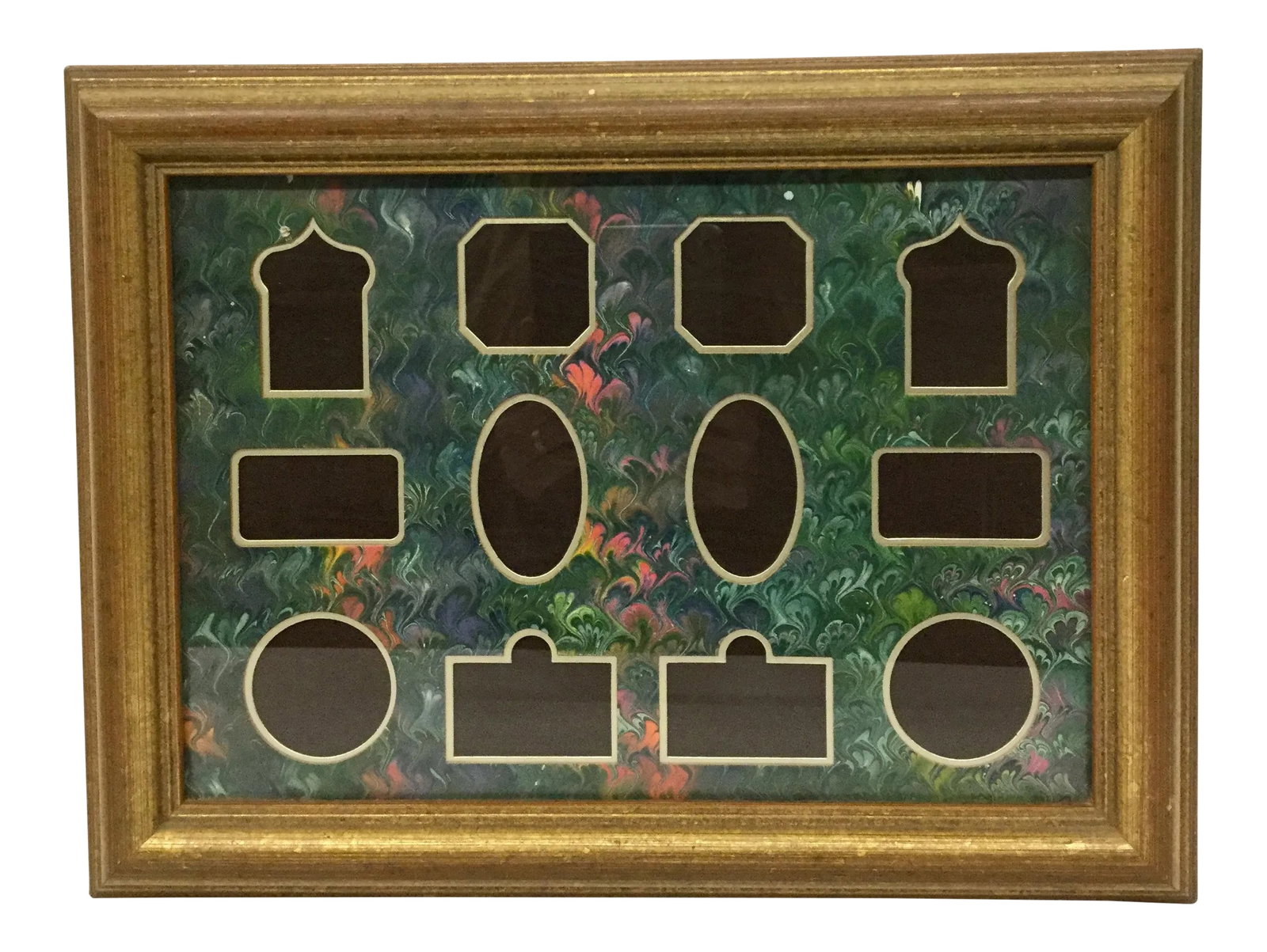 Il Papiro Firenze Framed Photo Marbled Paper Presentation: A gorgeous and unique way to show off your small photos. This work of art has been waiting for 30 years to hold 12 photos or parts of a larger photo in this framed showcase. From Florence Italy, the s