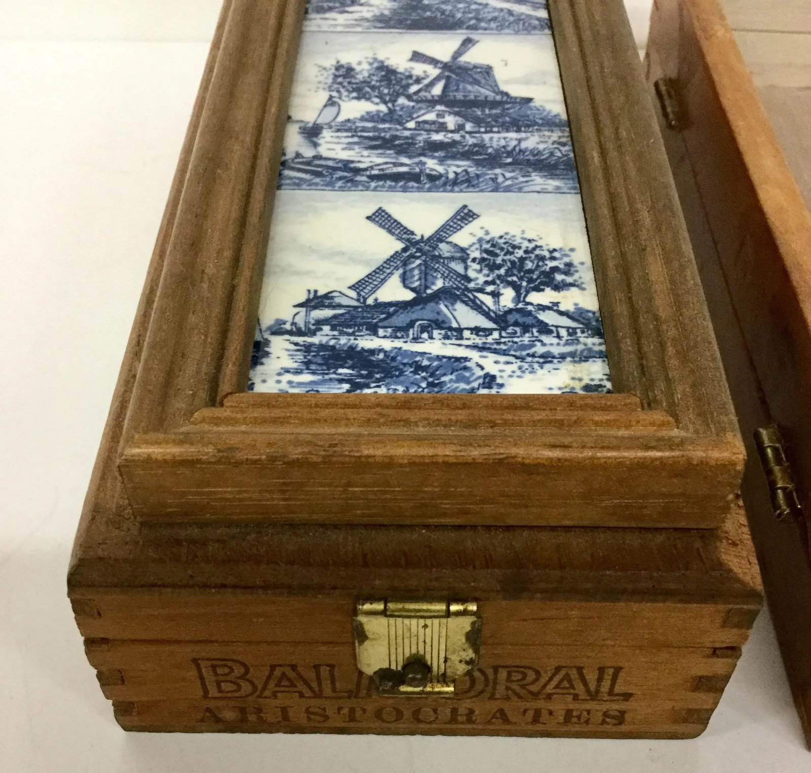 1960 English Traditional Cigar Boxes With Delftware Tile & Glass -a Pair - 2
