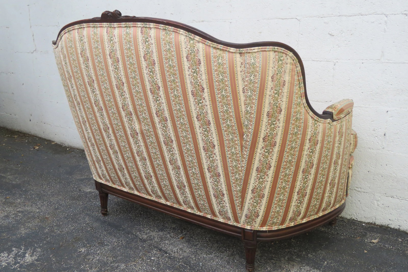 Early 1900s Carved Large Deep Settee Loveseat - 10