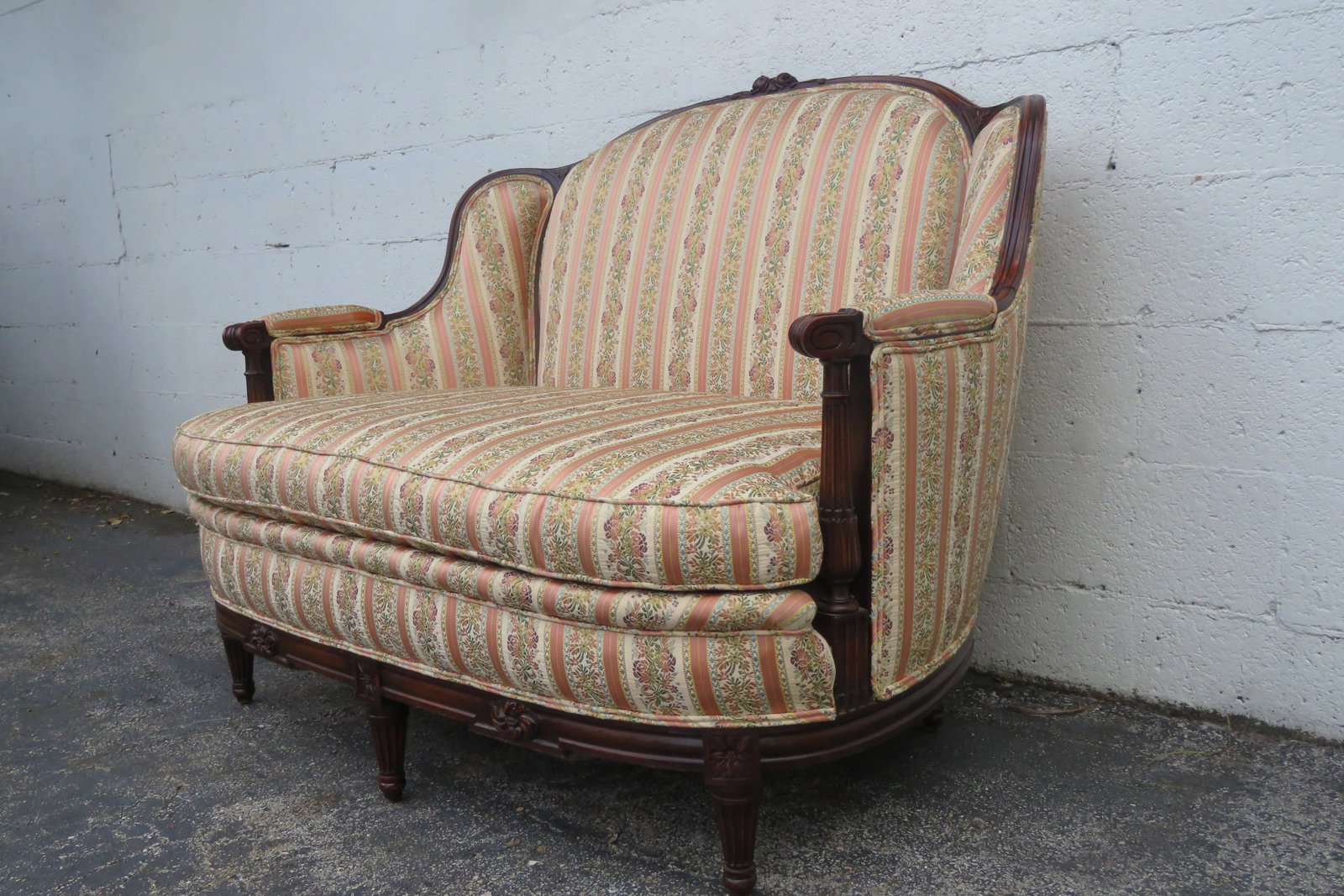 Early 1900s Carved Large Deep Settee Loveseat - 11