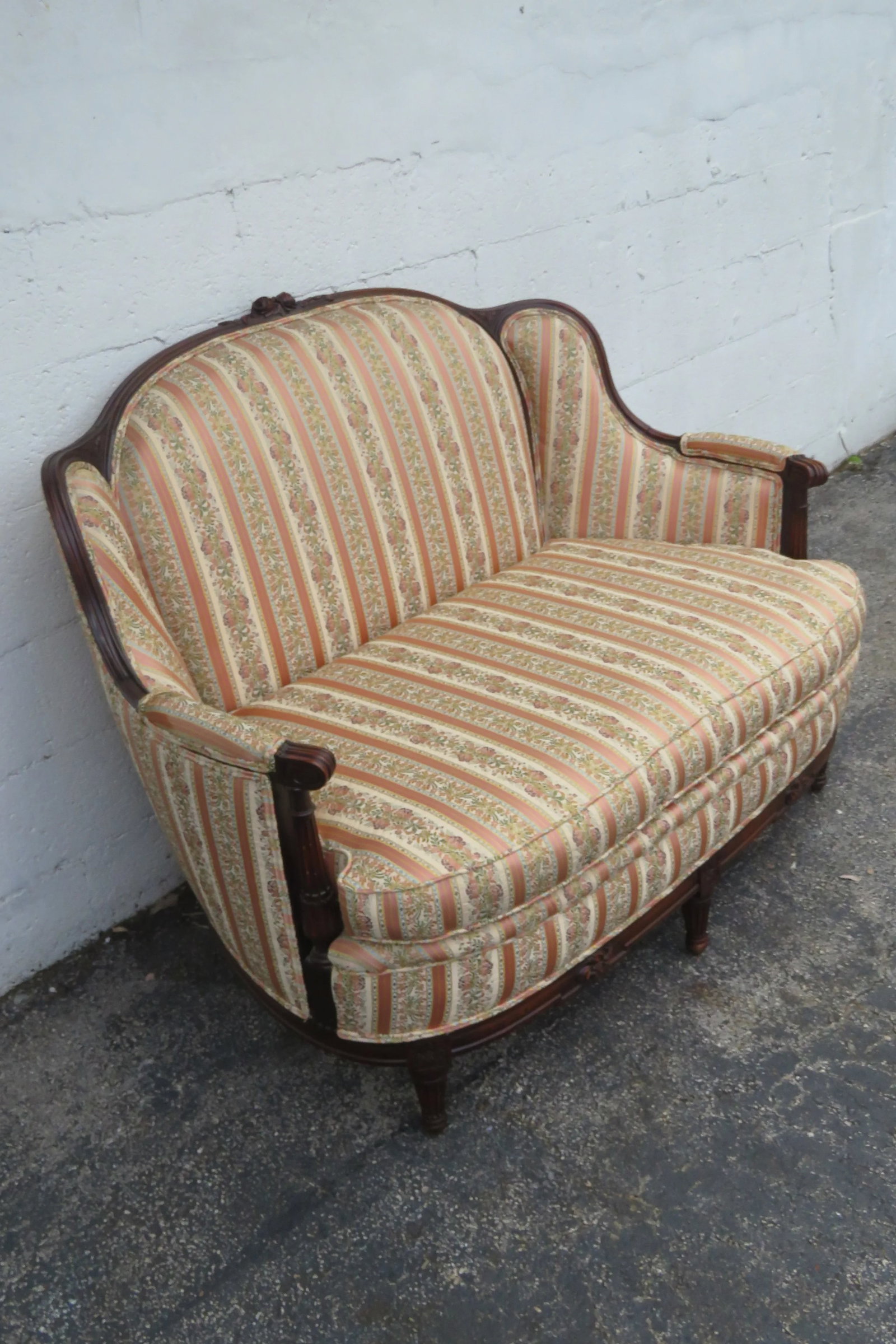 Early 1900s Carved Large Deep Settee Loveseat - 4