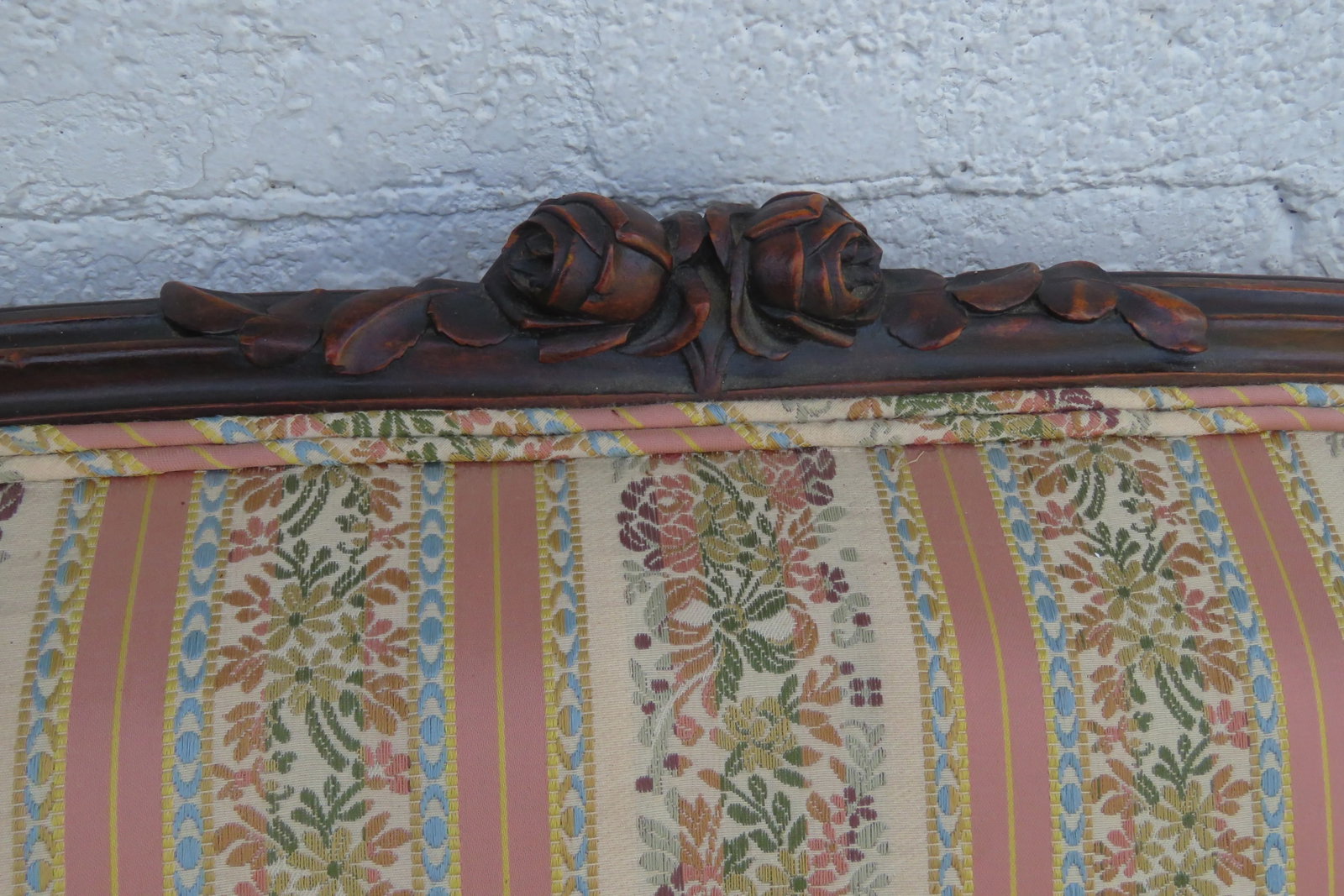 Early 1900s Carved Large Deep Settee Loveseat - 5