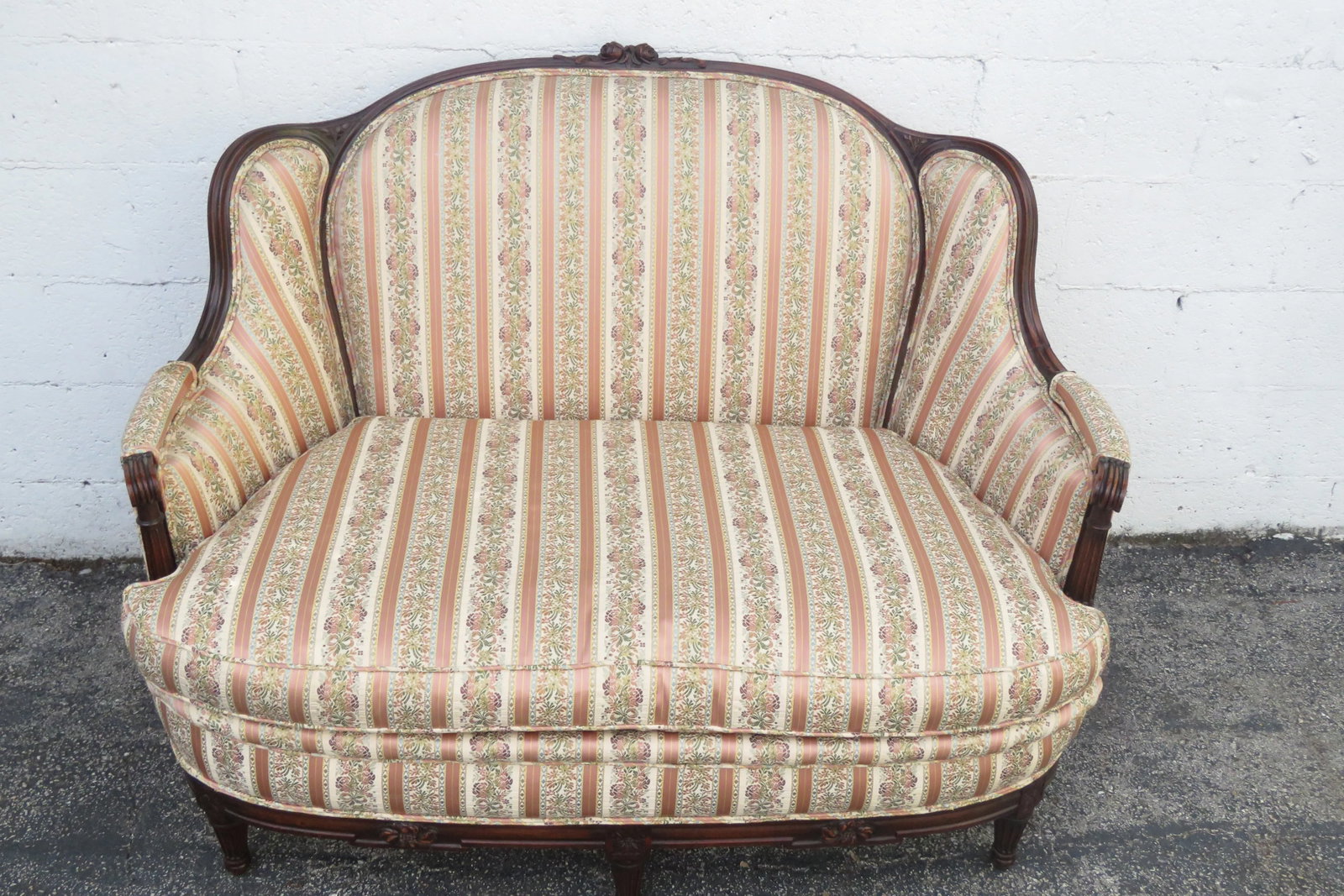 Early 1900s Carved Large Deep Settee Loveseat - 7
