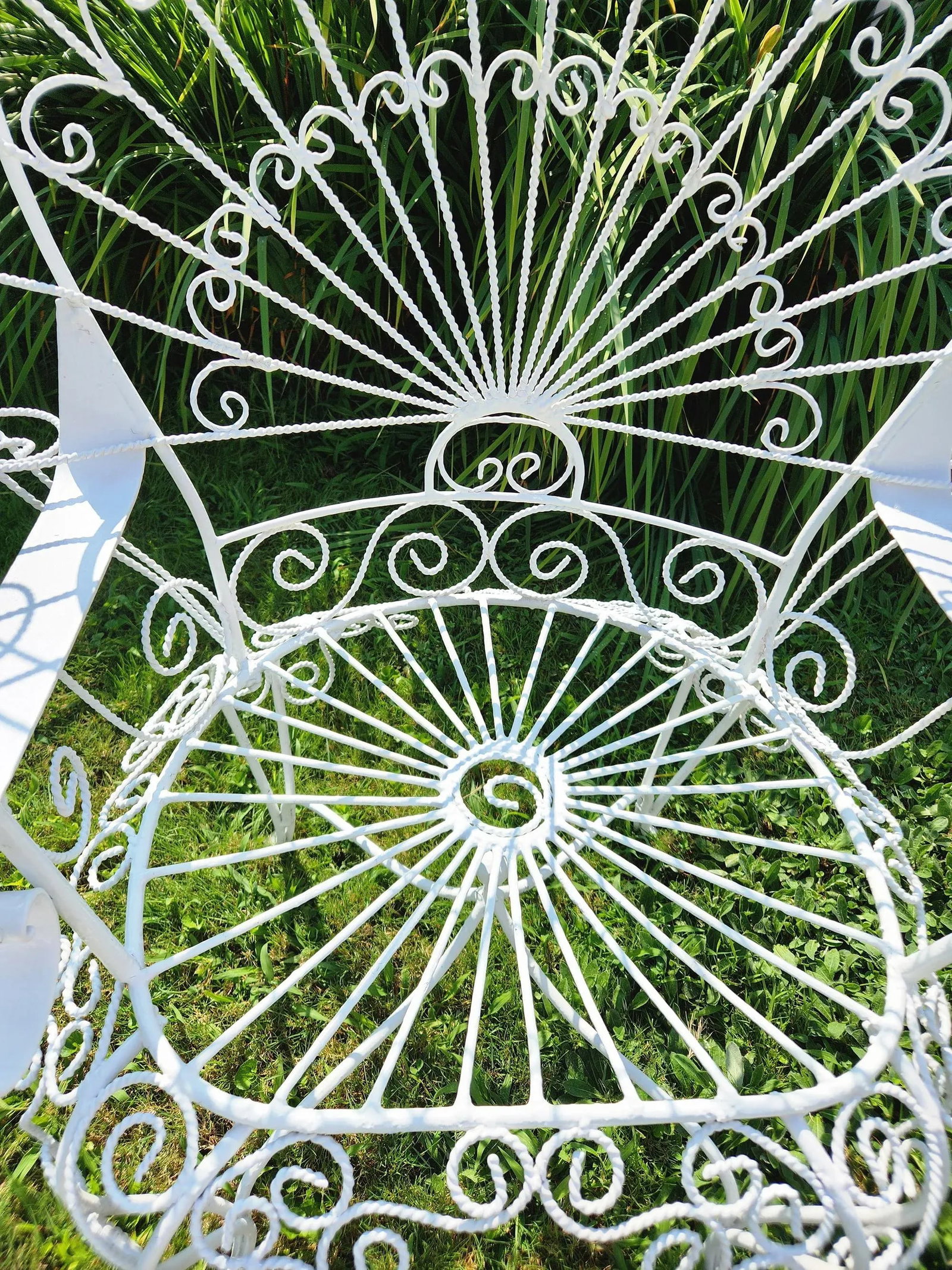 Vintage White Metal Peacock Chair - 5