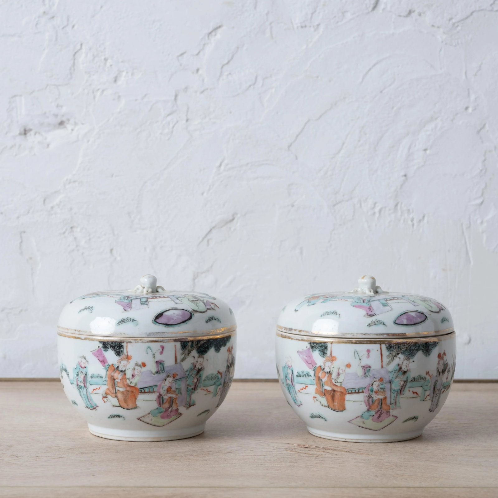 A Pair of Famille Rose Lidded Jars, 19th Century - 2